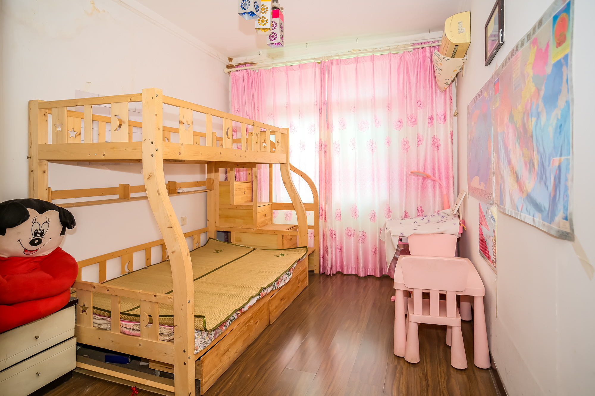 欣安小区 5室3厅3卫 83.0万 欣安小区 5室3厅3卫 83.0万卧室