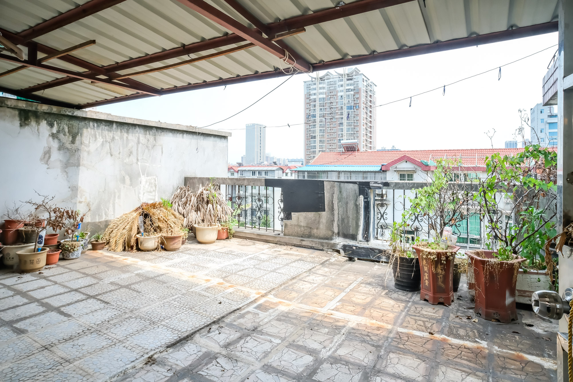 欣安小区 5室3厅3卫 83.0万 欣安小区 5室3厅3卫 83.0万阳台