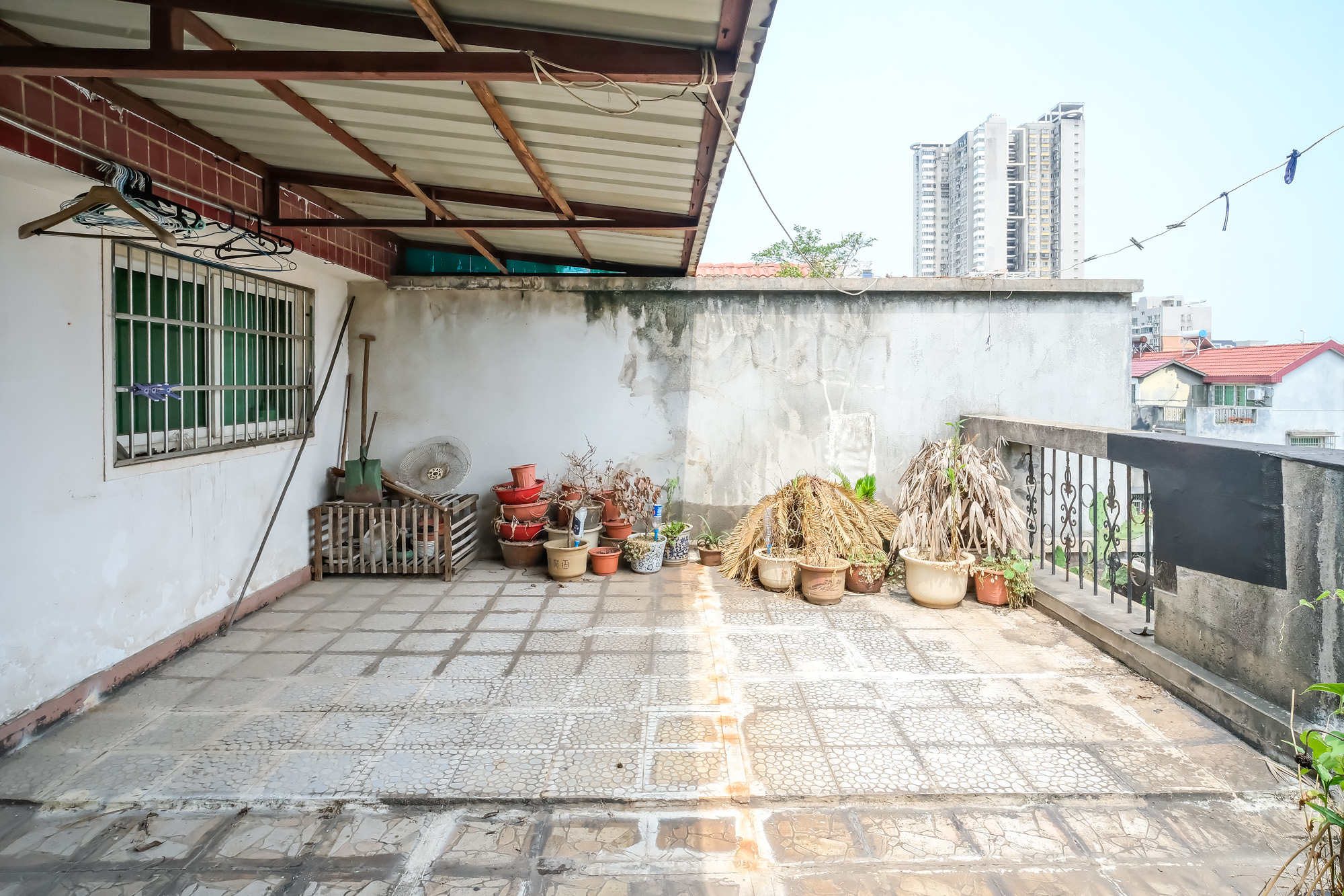 欣安小区 5室3厅3卫 83.0万 欣安小区 5室3厅3卫 83.0万阳台