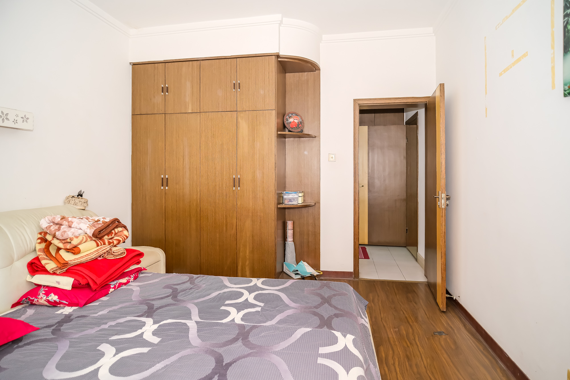 欣安小区 5室3厅3卫 83.0万 欣安小区 5室3厅3卫 83.0万卧室