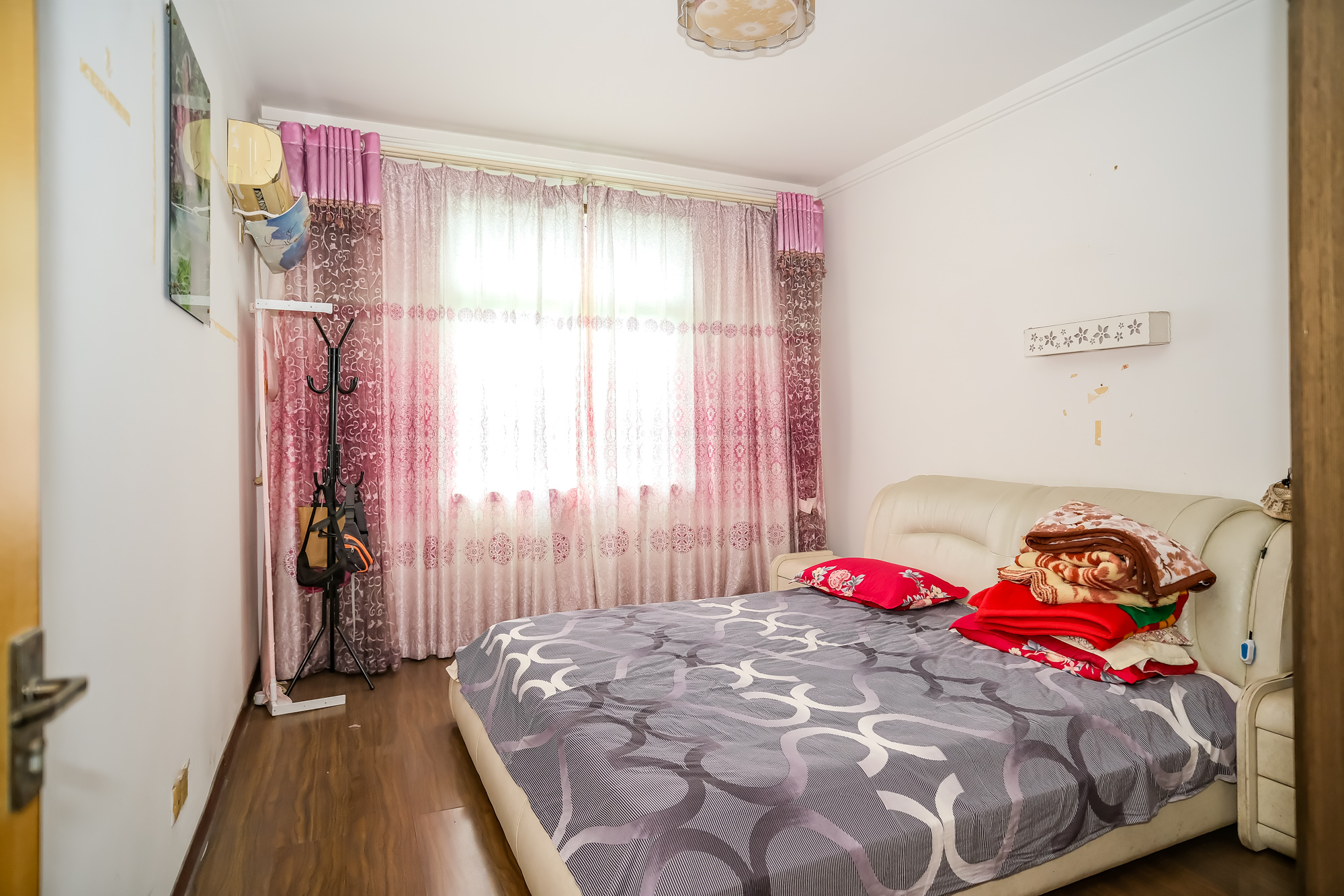 欣安小区 5室3厅3卫 83.0万 欣安小区 5室3厅3卫 83.0万卧室