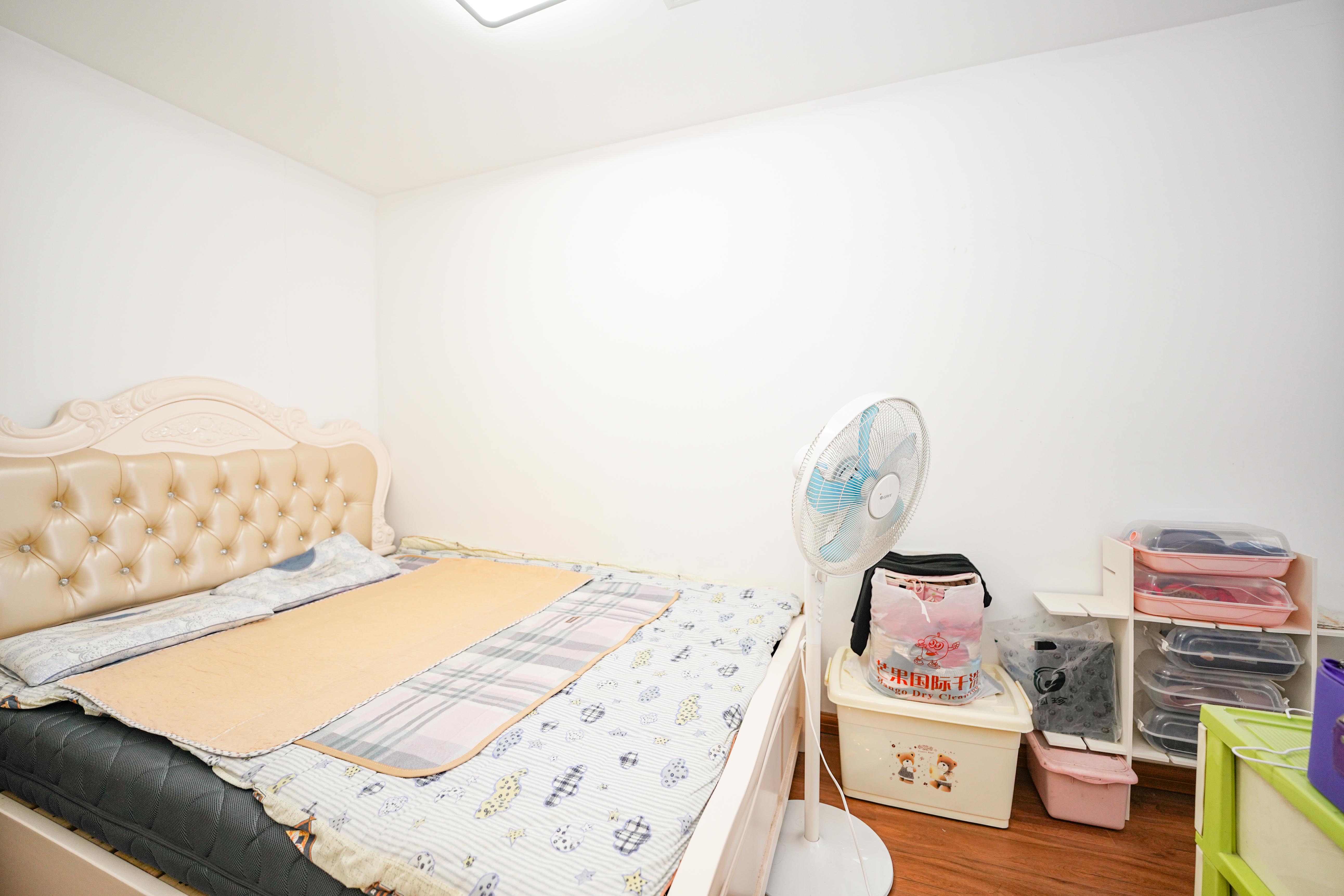 南郡雅园  4室2厅2卫   104.90万卧室