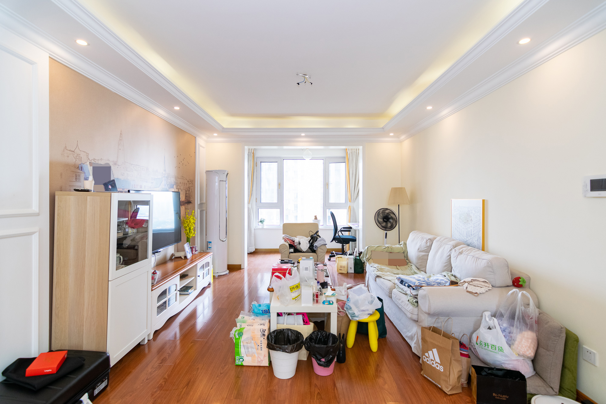 金地三千府(金地湖山樾、金地自在城)  3室2厅1卫    85.0万 金地三千府(金地湖山樾、金地自在城)  3室2厅1卫    85.0万客厅