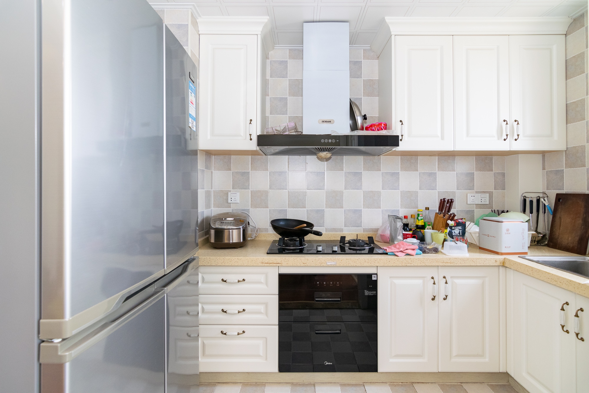 金地三千府(金地湖山樾、金地自在城)  3室2厅1卫    85.0万 金地三千府(金地湖山樾、金地自在城)  3室2厅1卫    85.0万厨房