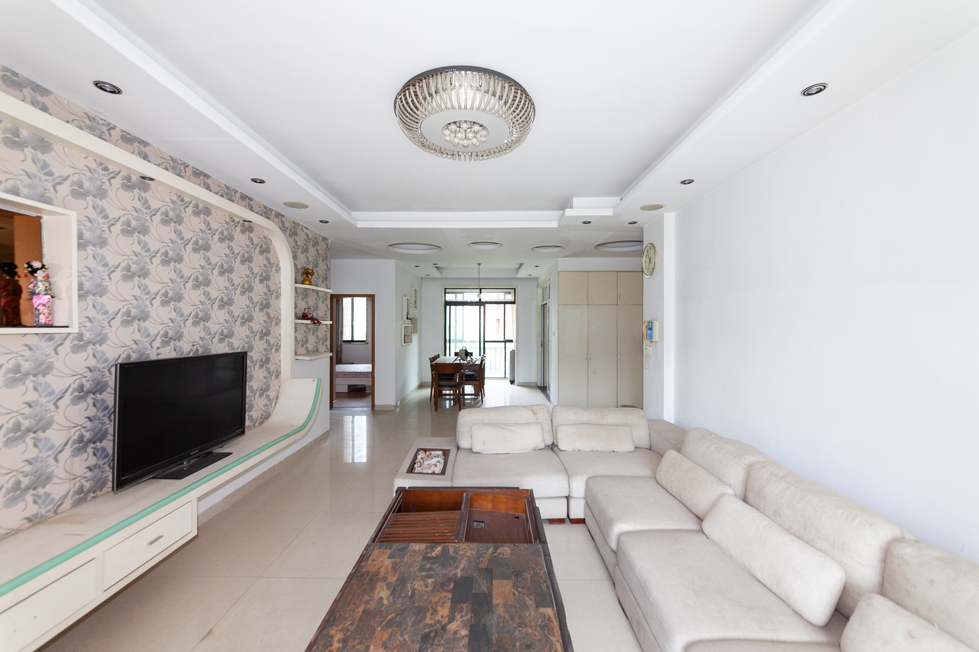 珠江东方明珠（新地东方明珠）一二期  3室2厅2卫    105.0万客厅