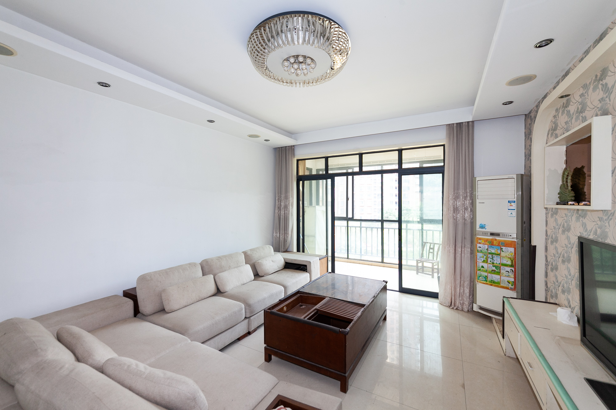 珠江东方明珠(新地东方明珠)一二期  3室2厅2卫    105.0万 珠江东方明珠(新地东方明珠)一二期  3室2厅2卫    105.0万客厅