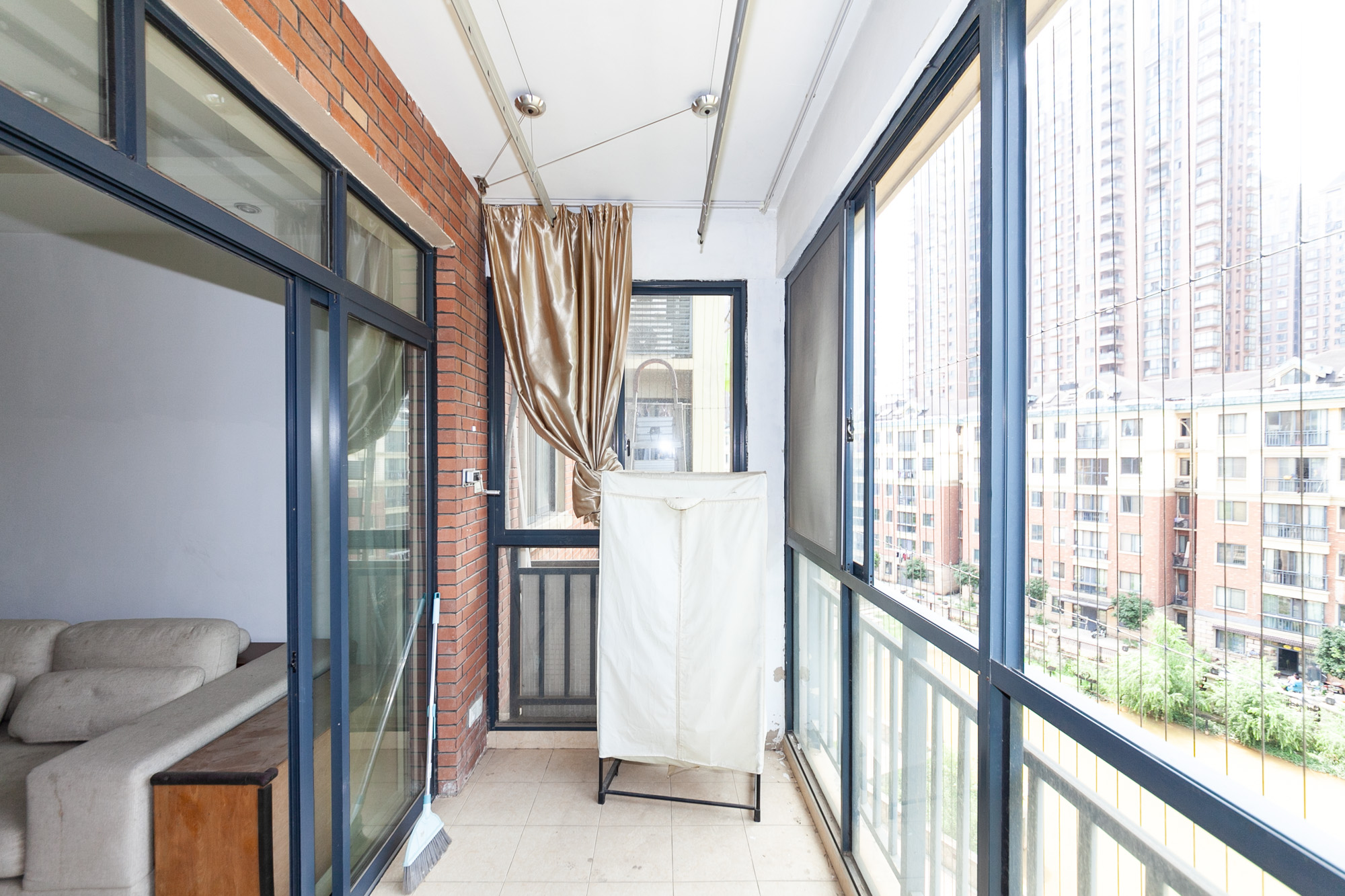 珠江东方明珠（新地东方明珠）一二期  3室2厅2卫    105.0万阳台