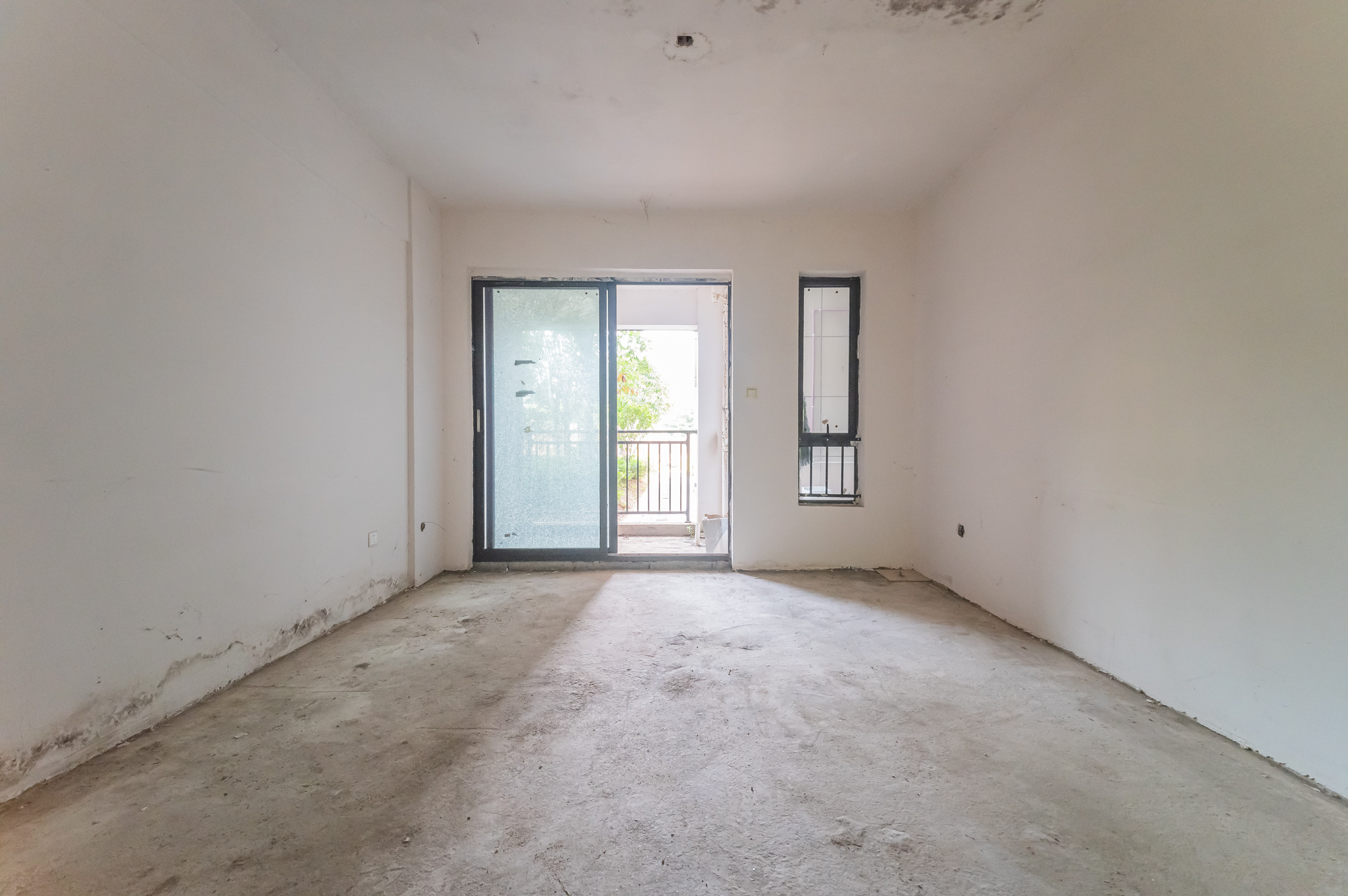 国泰九龙湾 4室2厅2卫 88.00万 国泰九龙湾 4室2厅2卫 88.00万客厅