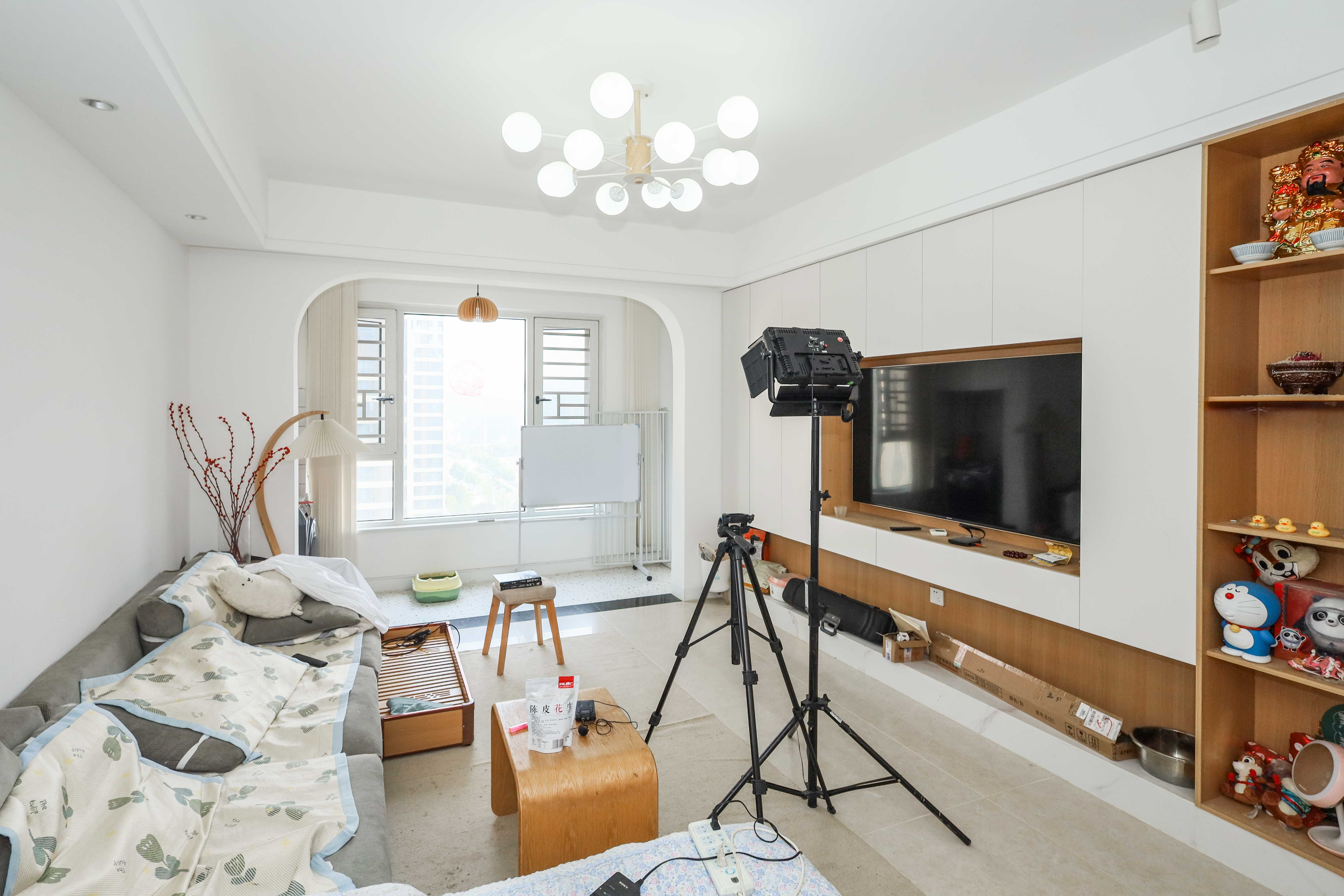 建发央著  3室2厅2卫    185.0万客厅