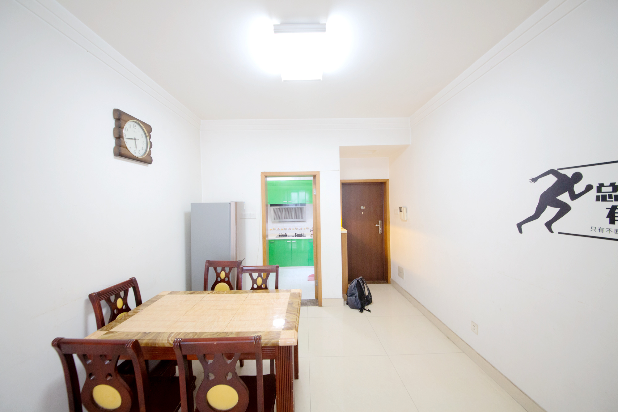 尚东紫郡  2室2厅1卫    77.0万 尚东紫郡  2室2厅1卫    77.0万客厅