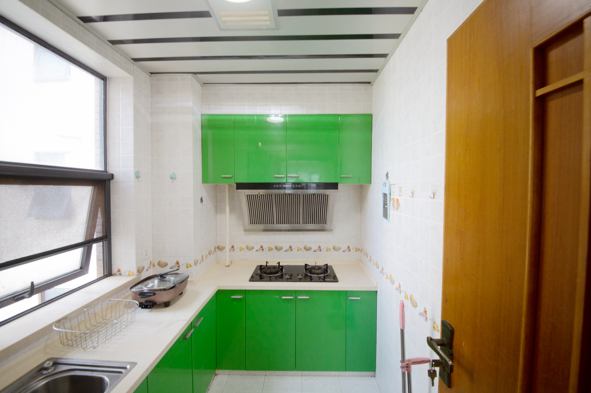 尚东紫郡  2室2厅1卫    77.0万 尚东紫郡  2室2厅1卫    77.0万厨房