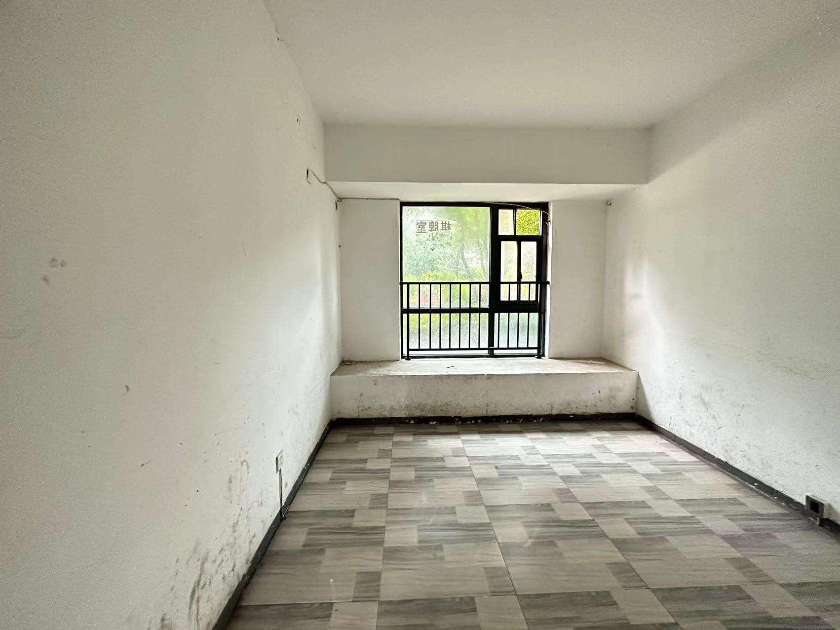 日盛山湖城 3室2厅1卫 40.0万 日盛山湖城 3室2厅1卫 40.0万室内图