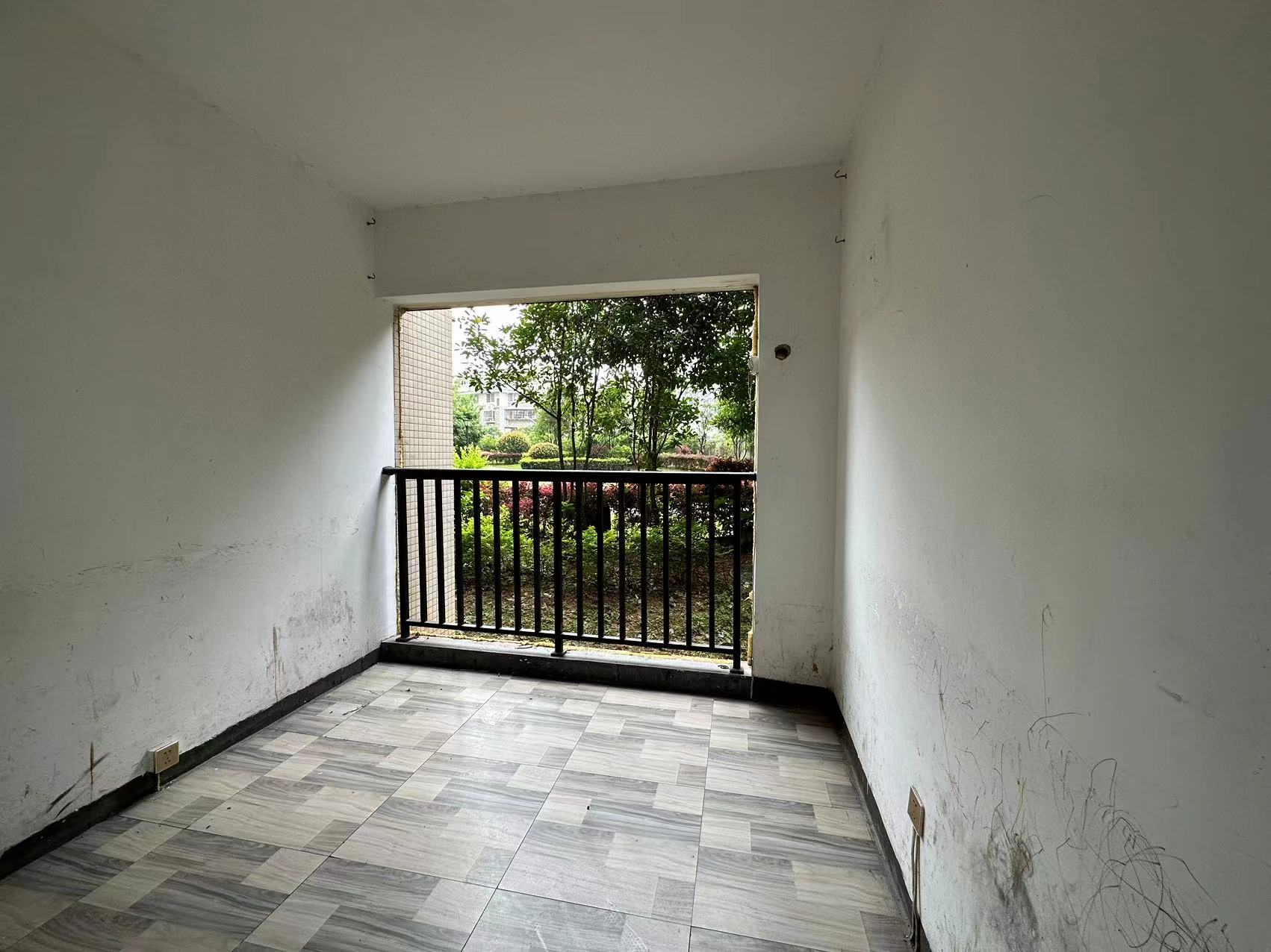 日盛山湖城 3室2厅1卫 40.0万 日盛山湖城 3室2厅1卫 40.0万室内图