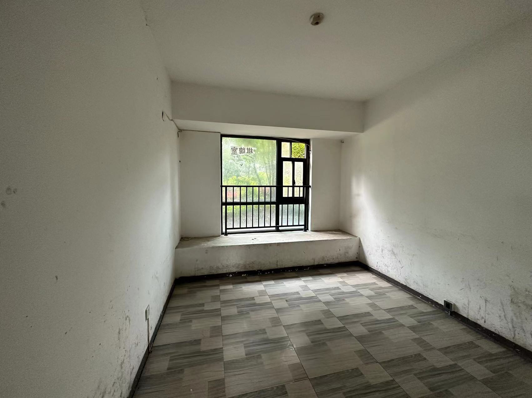 日盛山湖城 3室2厅1卫 40.0万 日盛山湖城 3室2厅1卫 40.0万室内图