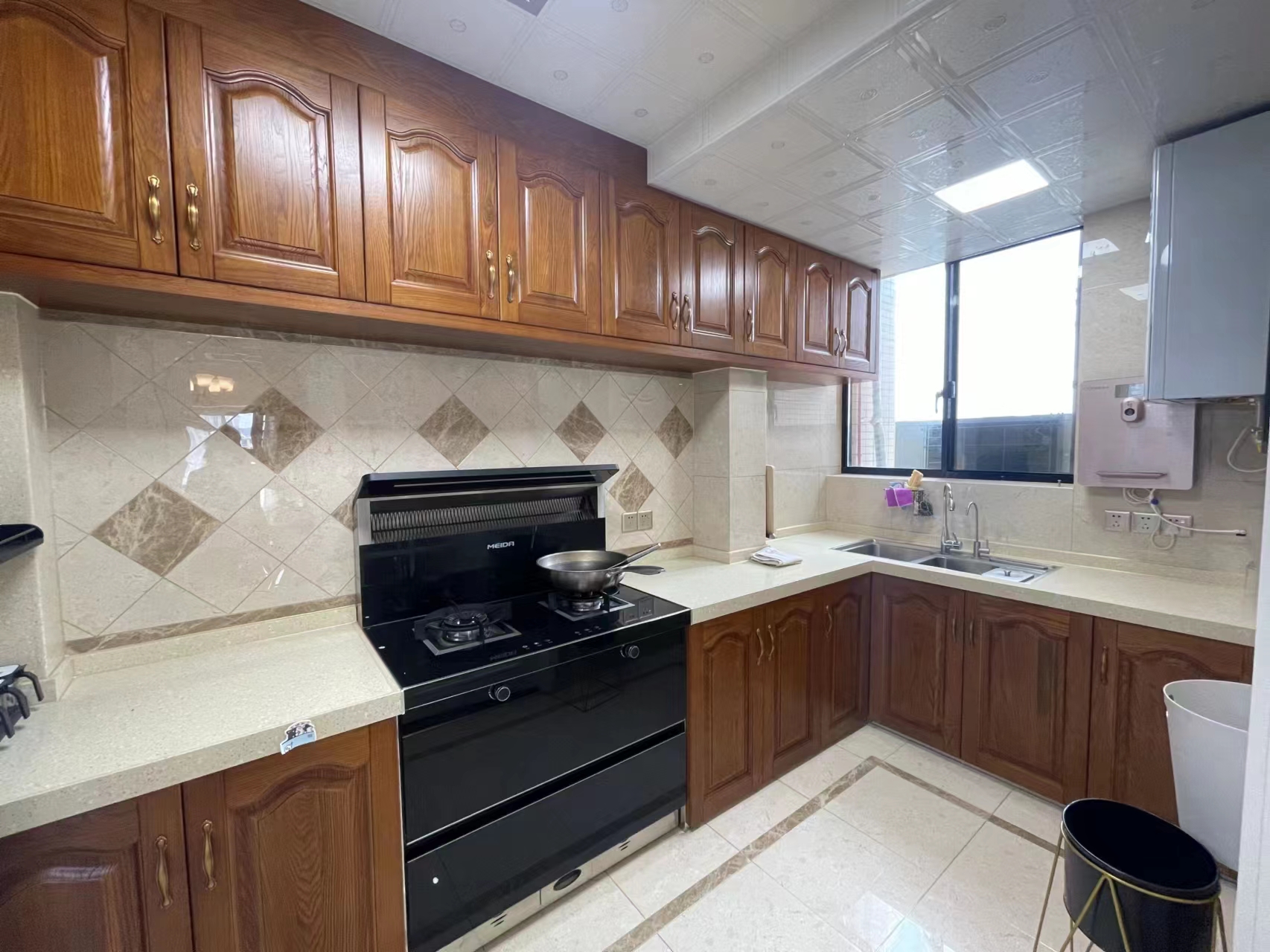 奥园广场  3室2厅1卫    105.0万 奥园广场  3室2厅1卫    105.0万室内图