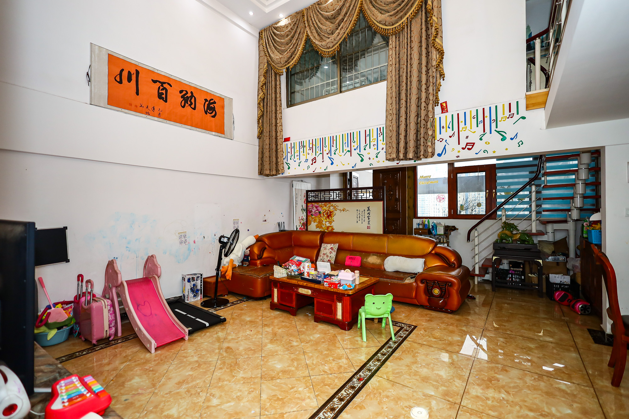 南国嘉苑 4室2厅2卫 125.0万 南国嘉苑 4室2厅2卫 125.0万客厅