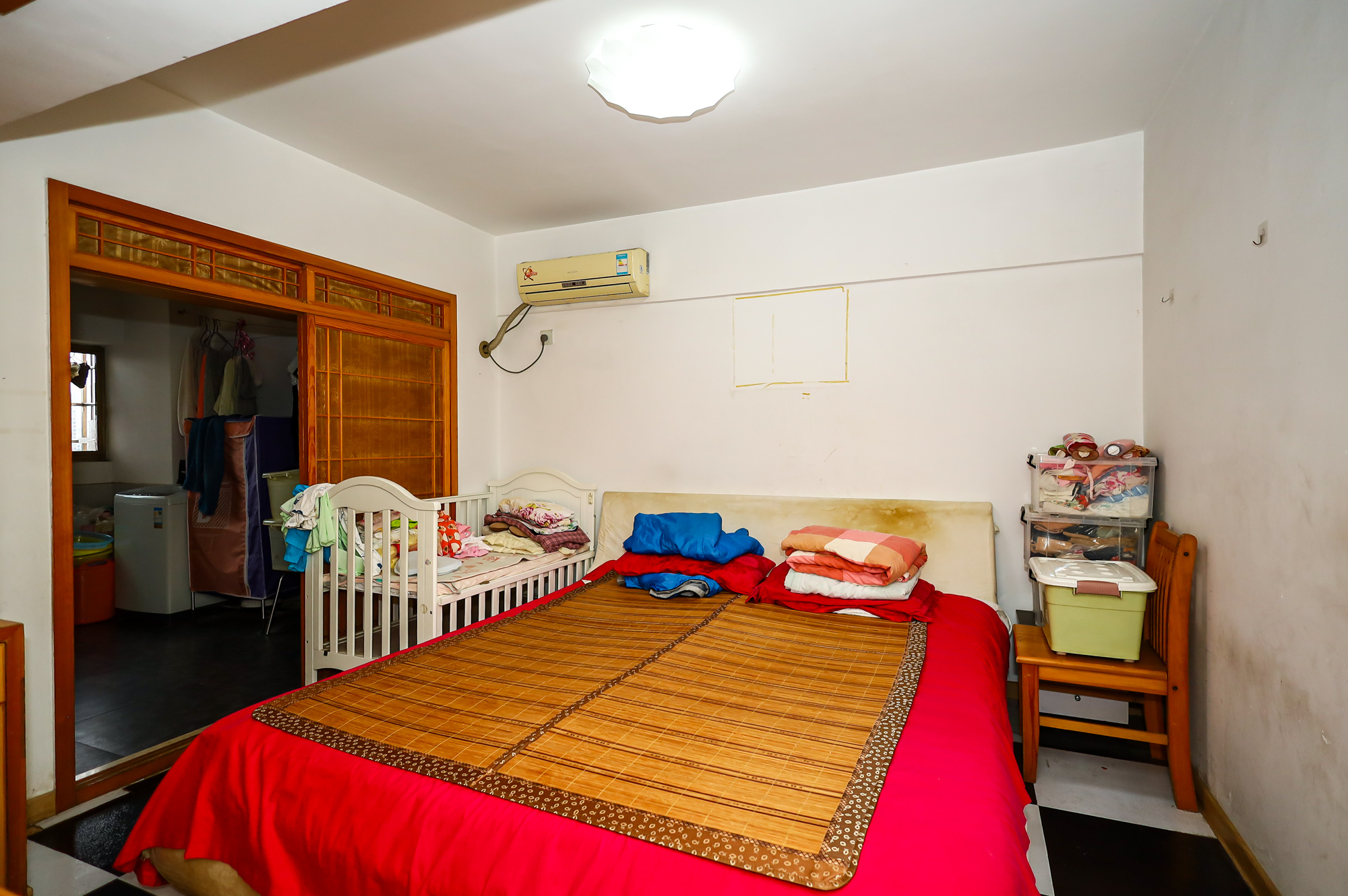 南国嘉苑 4室2厅2卫 125.0万 南国嘉苑 4室2厅2卫 125.0万卧室