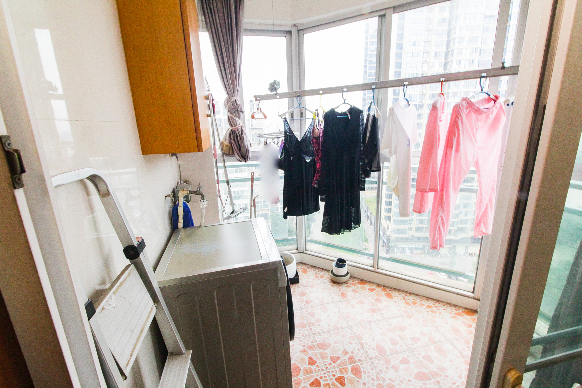 中建桂苑  4室2厅2卫   150.00万阳台