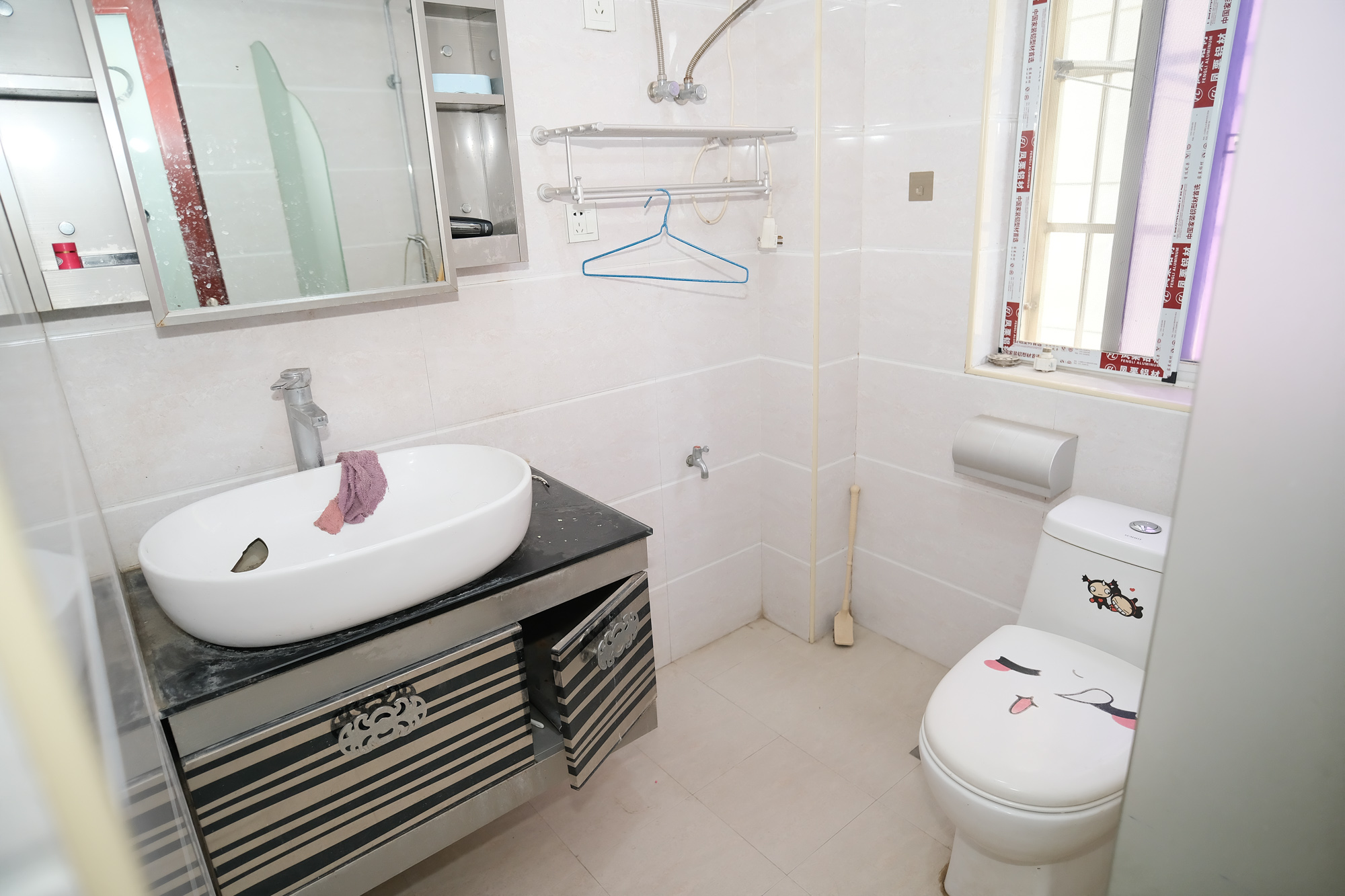 红树湾  4室2厅2卫    98.0万 红树湾  4室2厅2卫    98.0万卫生间