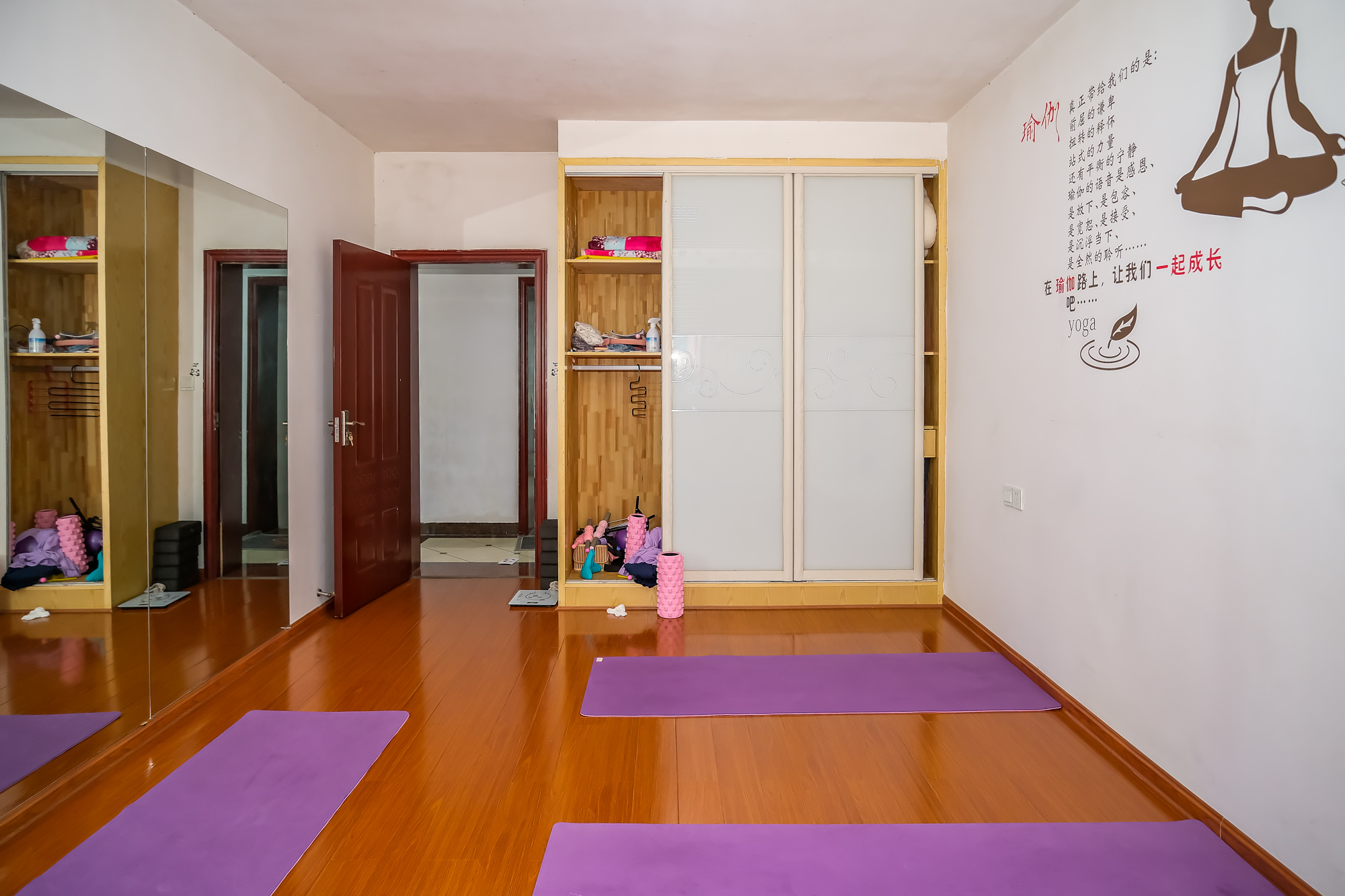 红树湾  4室2厅2卫    98.0万 红树湾  4室2厅2卫    98.0万卧室