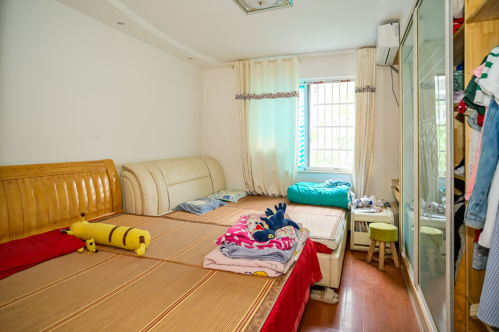 红树湾  4室2厅2卫    98.0万 红树湾  4室2厅2卫    98.0万卧室