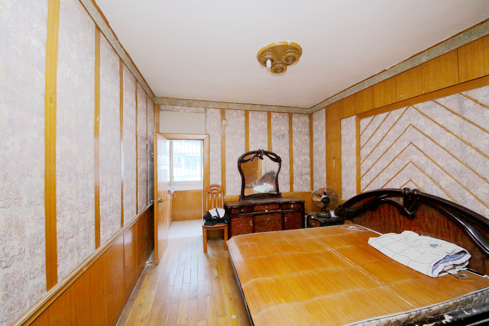 文华商住楼  2室2厅1卫   67.00万卧室