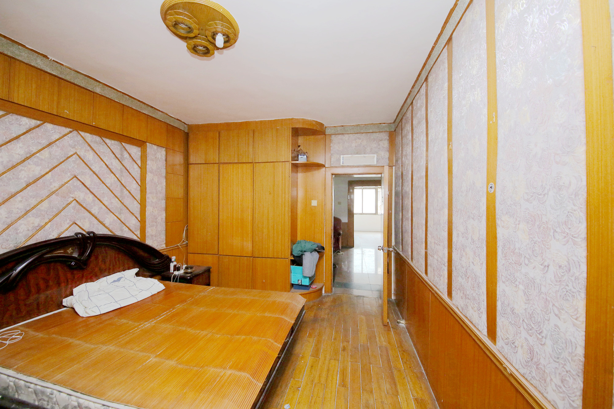 文华商住楼  2室2厅1卫   67.00万卧室