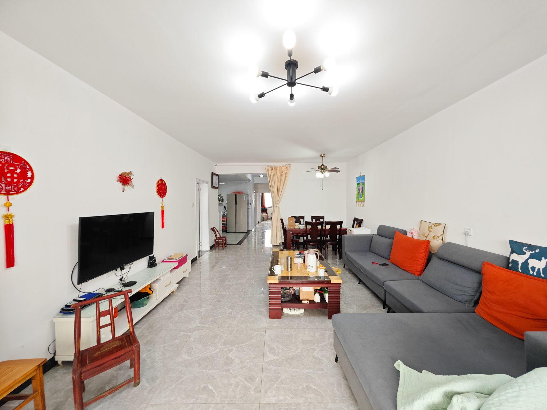 山水霖城(植物原著)  3室2厅2卫    90.0万 山水霖城(植物原著)  3室2厅2卫    90.0万客厅