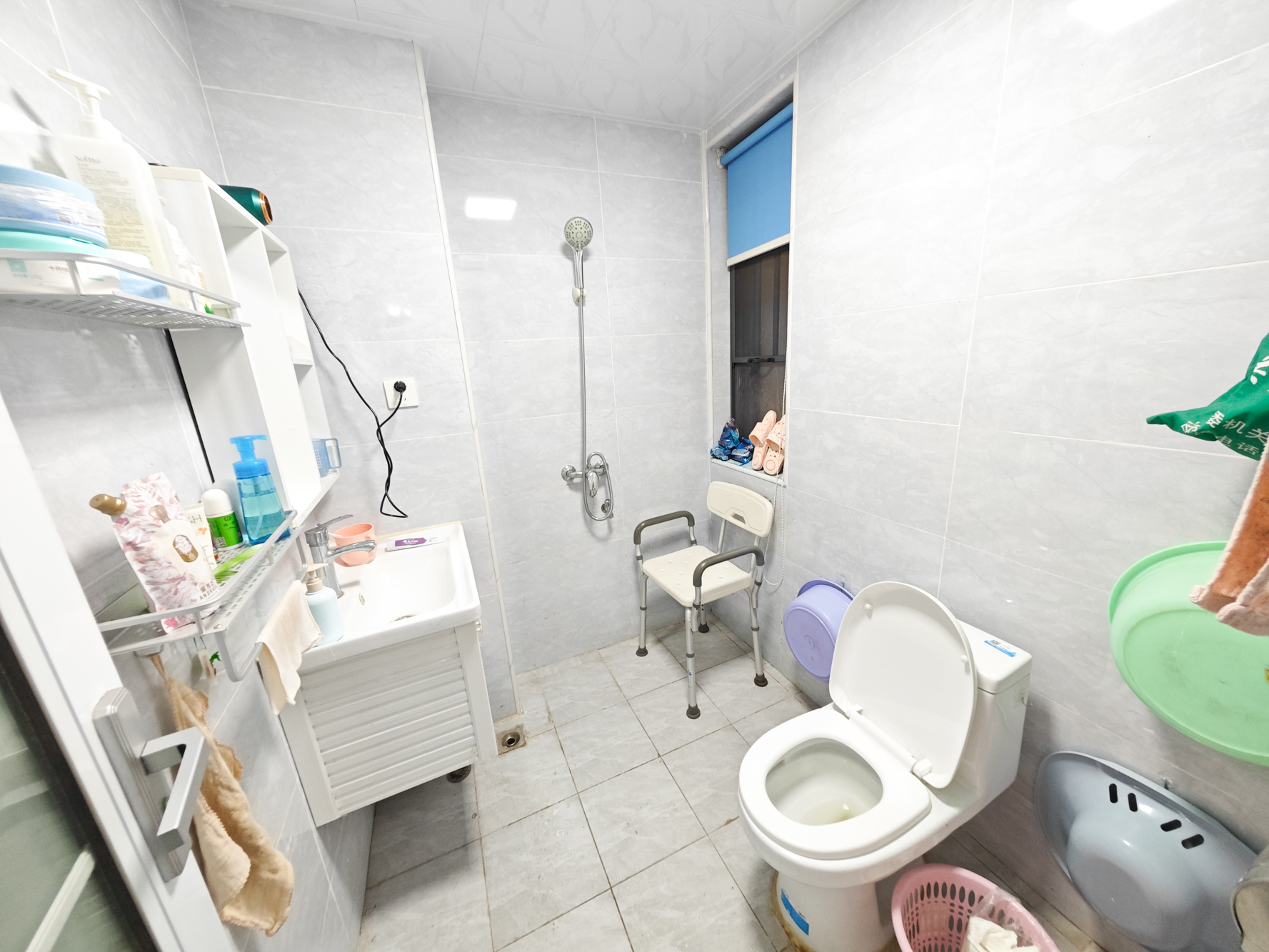 山水霖城(植物原著)  3室2厅2卫    90.0万 山水霖城(植物原著)  3室2厅2卫    90.0万卫生间