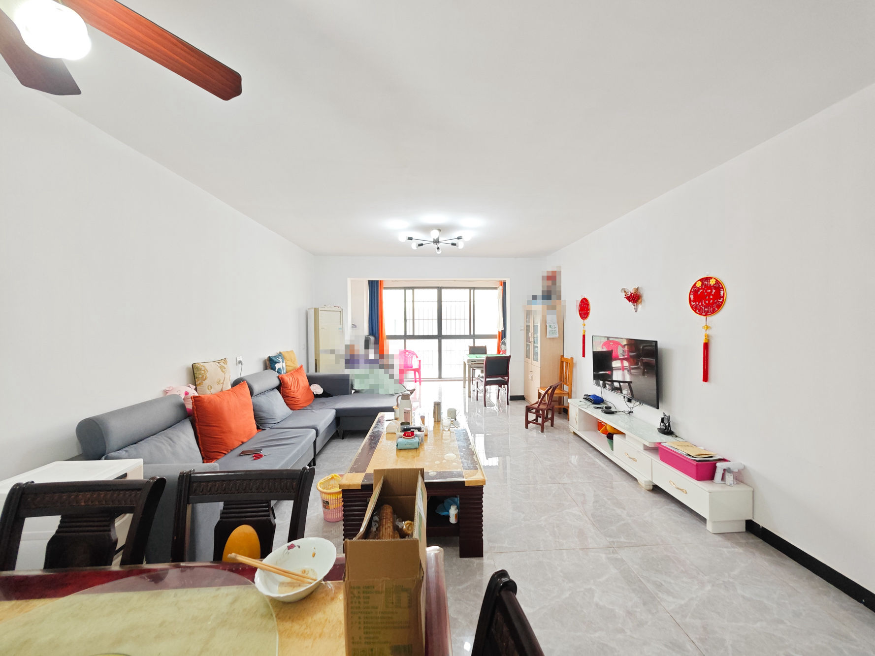 山水霖城(植物原著)  3室2厅2卫    90.0万 山水霖城(植物原著)  3室2厅2卫    90.0万客厅