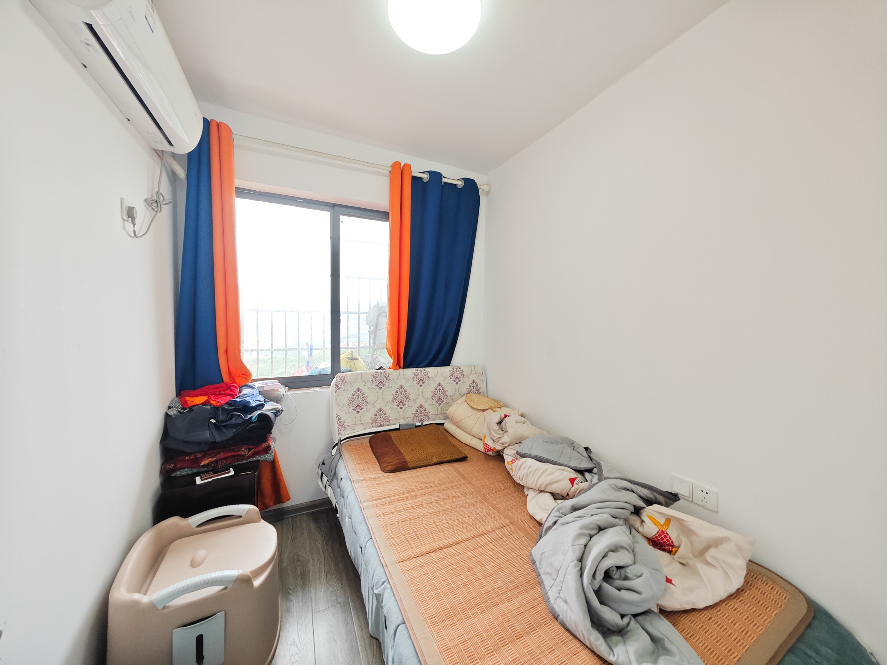 山水霖城(植物原著)  3室2厅2卫    90.0万 山水霖城(植物原著)  3室2厅2卫    90.0万卧室