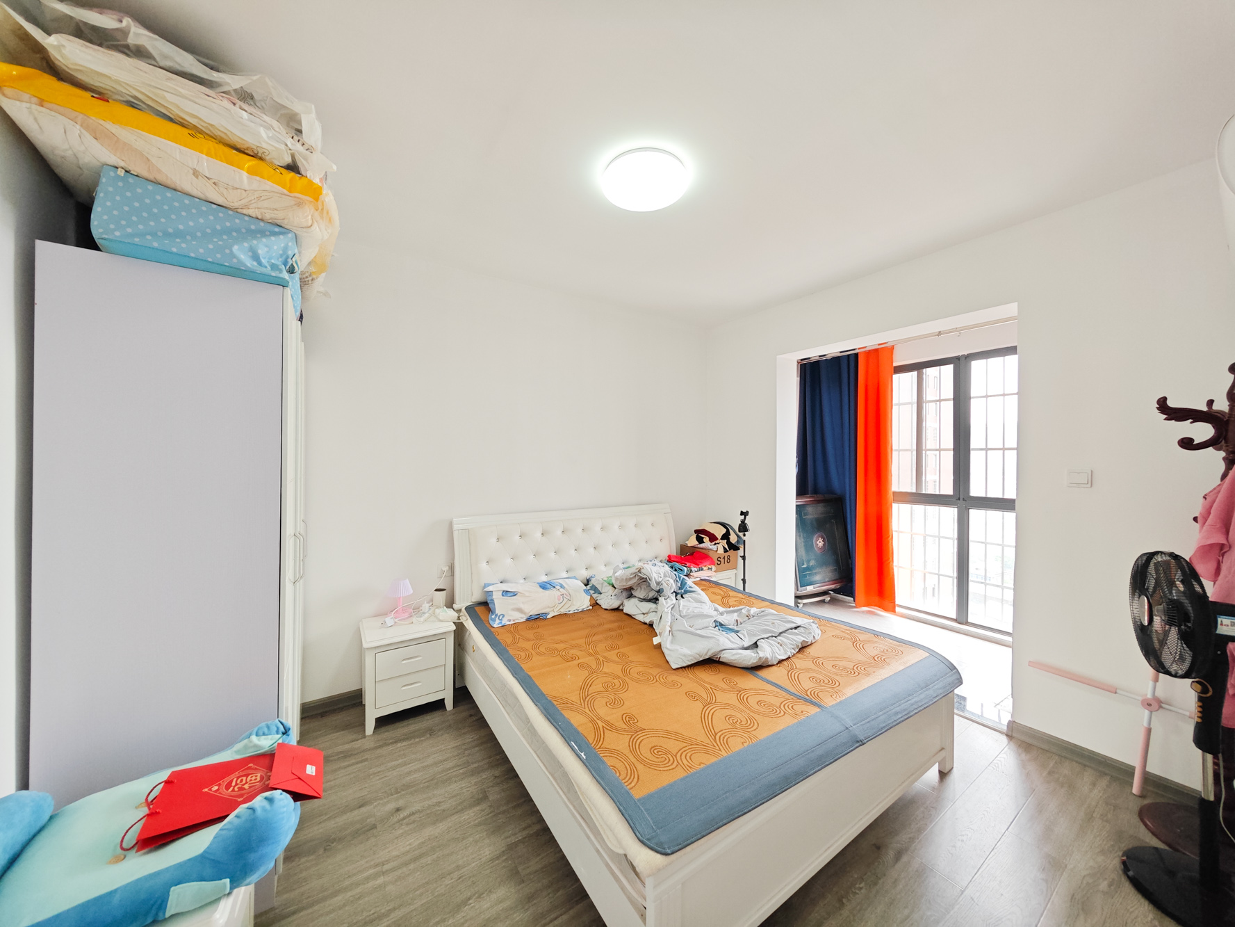 山水霖城(植物原著)  3室2厅2卫    90.0万 山水霖城(植物原著)  3室2厅2卫    90.0万卧室