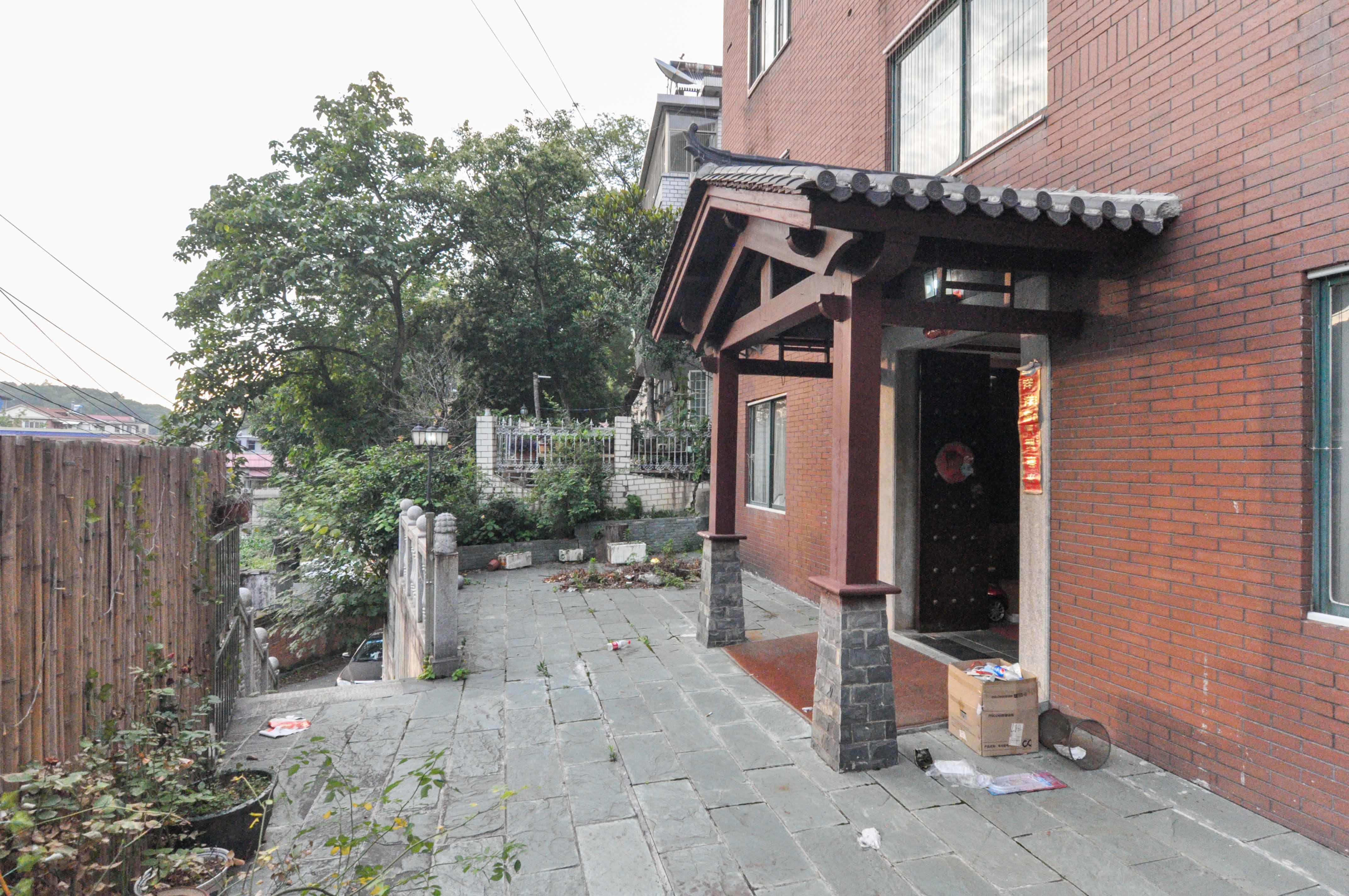 西湖街道散盘  6室3厅4卫   379.80万其他