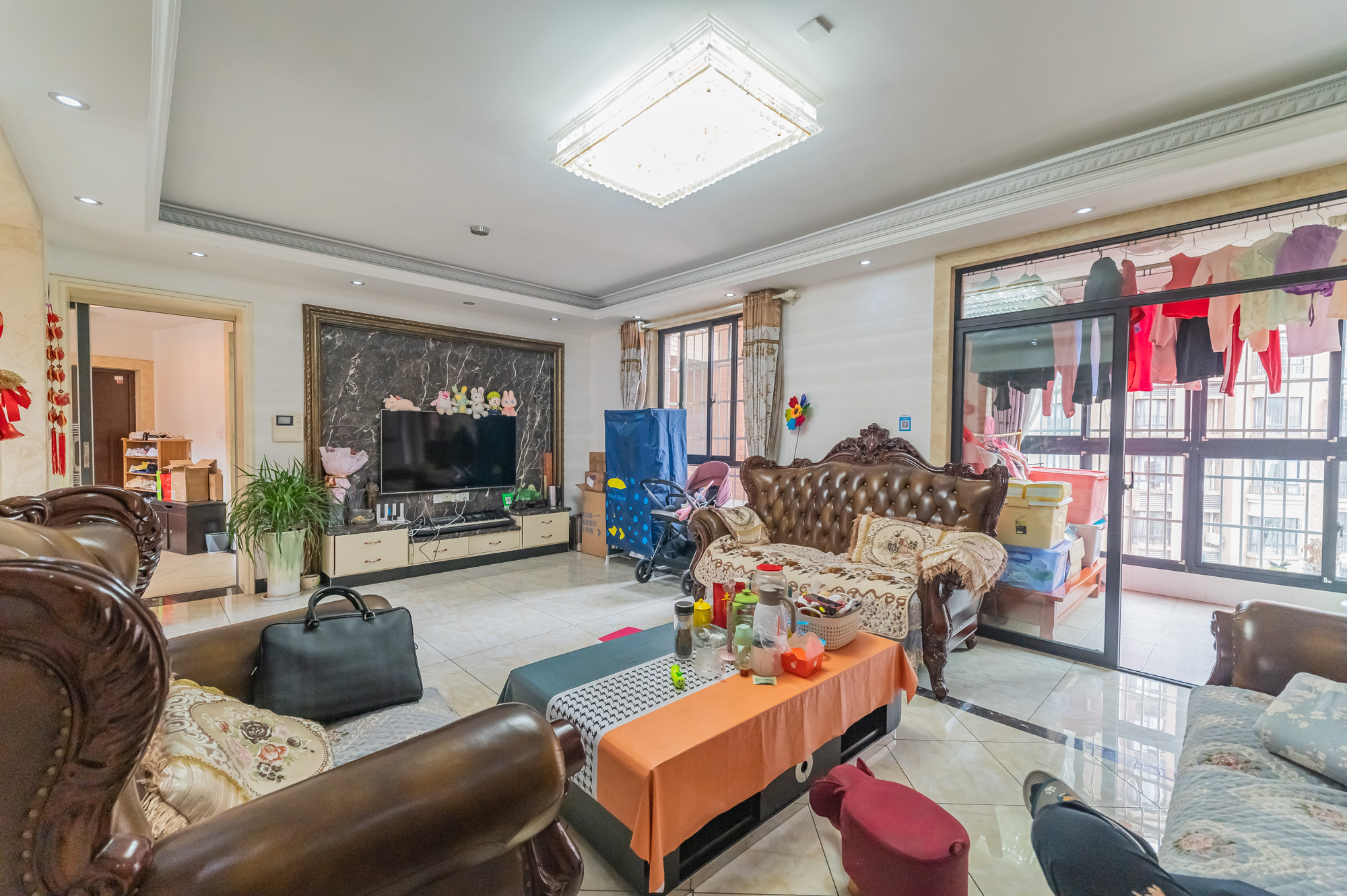 华润凤凰城一期 3室2厅2卫 84.0万 华润凤凰城一期 3室2厅2卫 84.0万客厅