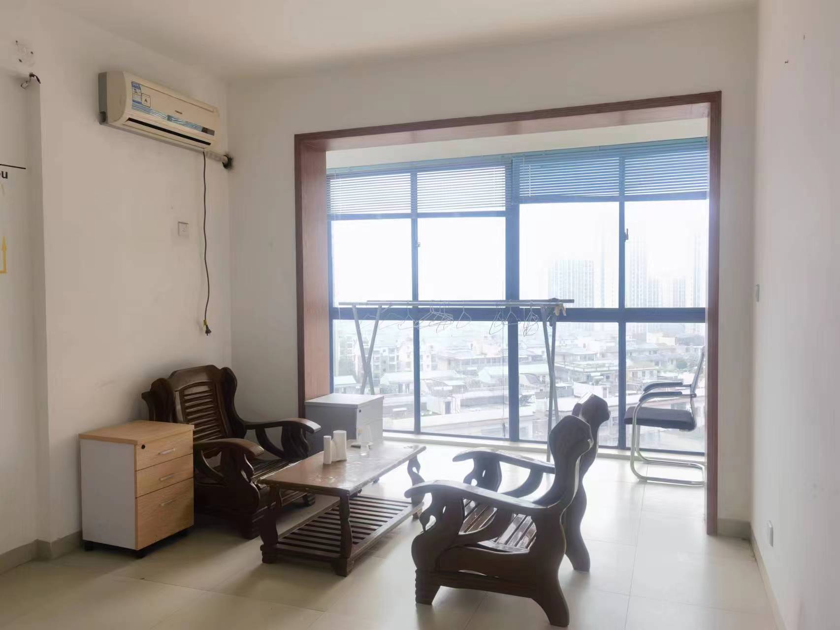 金侨尚东区 3室2厅2卫 49.8万 金侨尚东区 3室2厅2卫 49.8万客厅