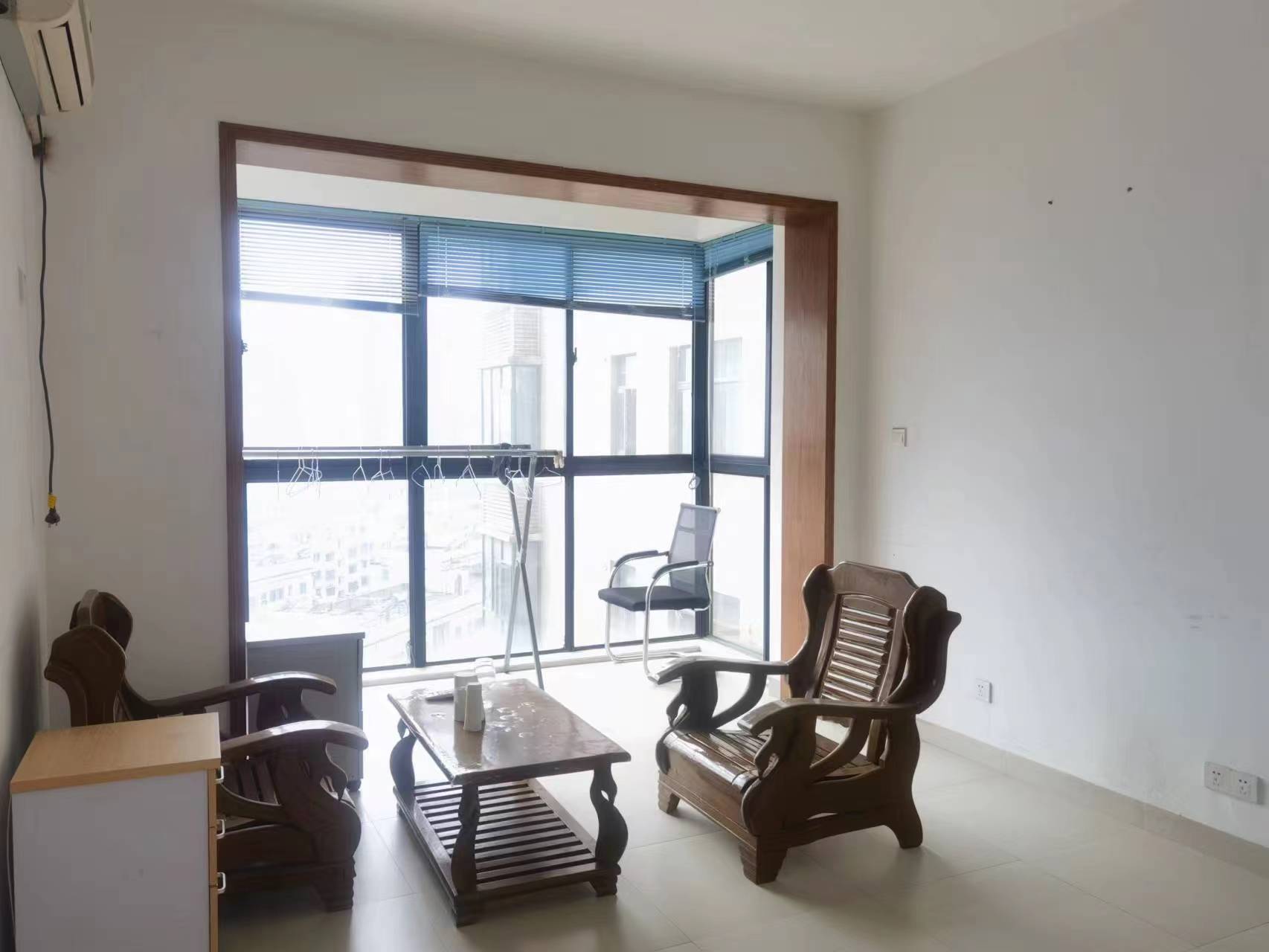 金侨尚东区 3室2厅2卫 49.8万 金侨尚东区 3室2厅2卫 49.8万客厅