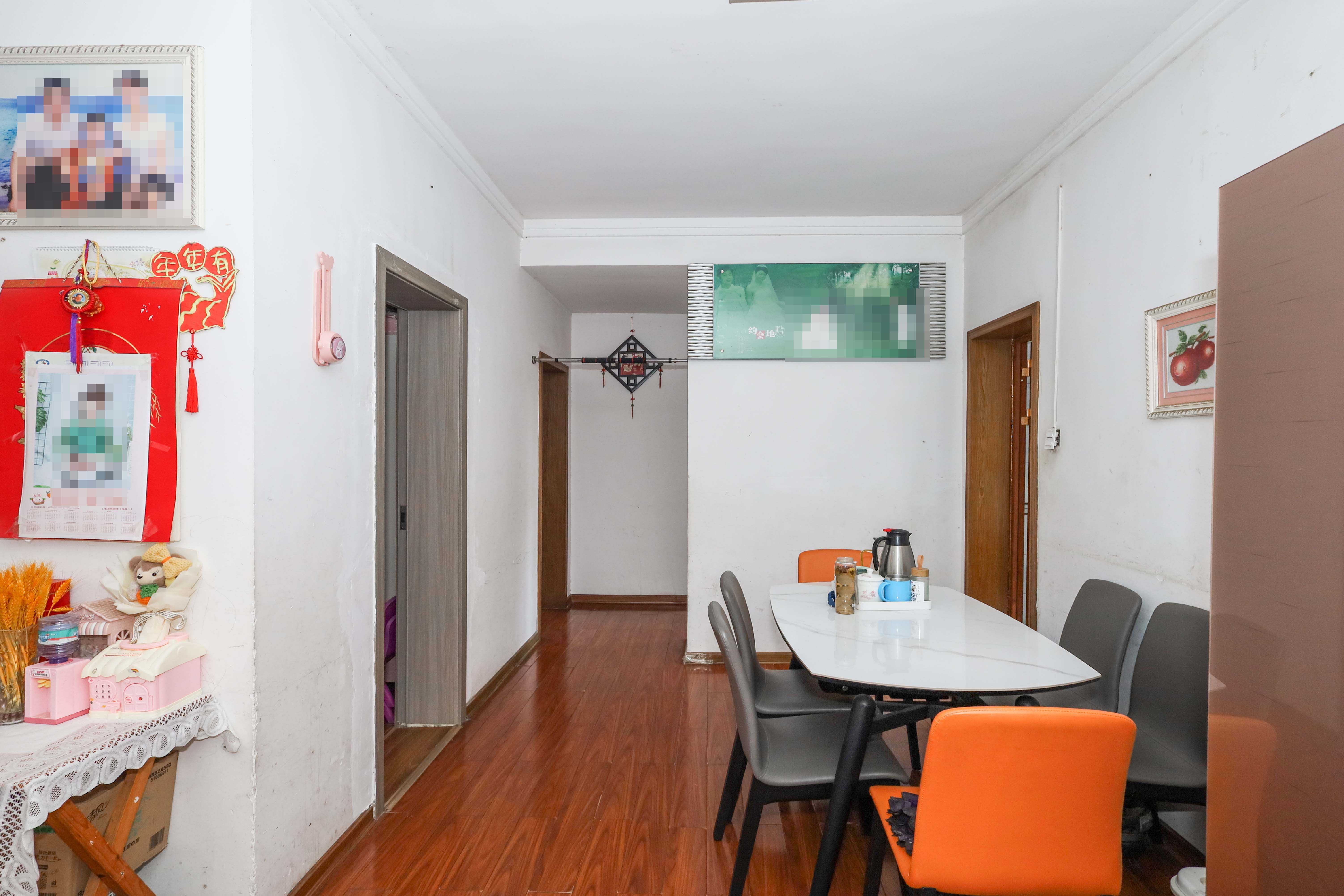 雷锋机电市场一期 3室2厅2卫 75.8万 雷锋机电市场一期 3室2厅2卫 75.8万客厅