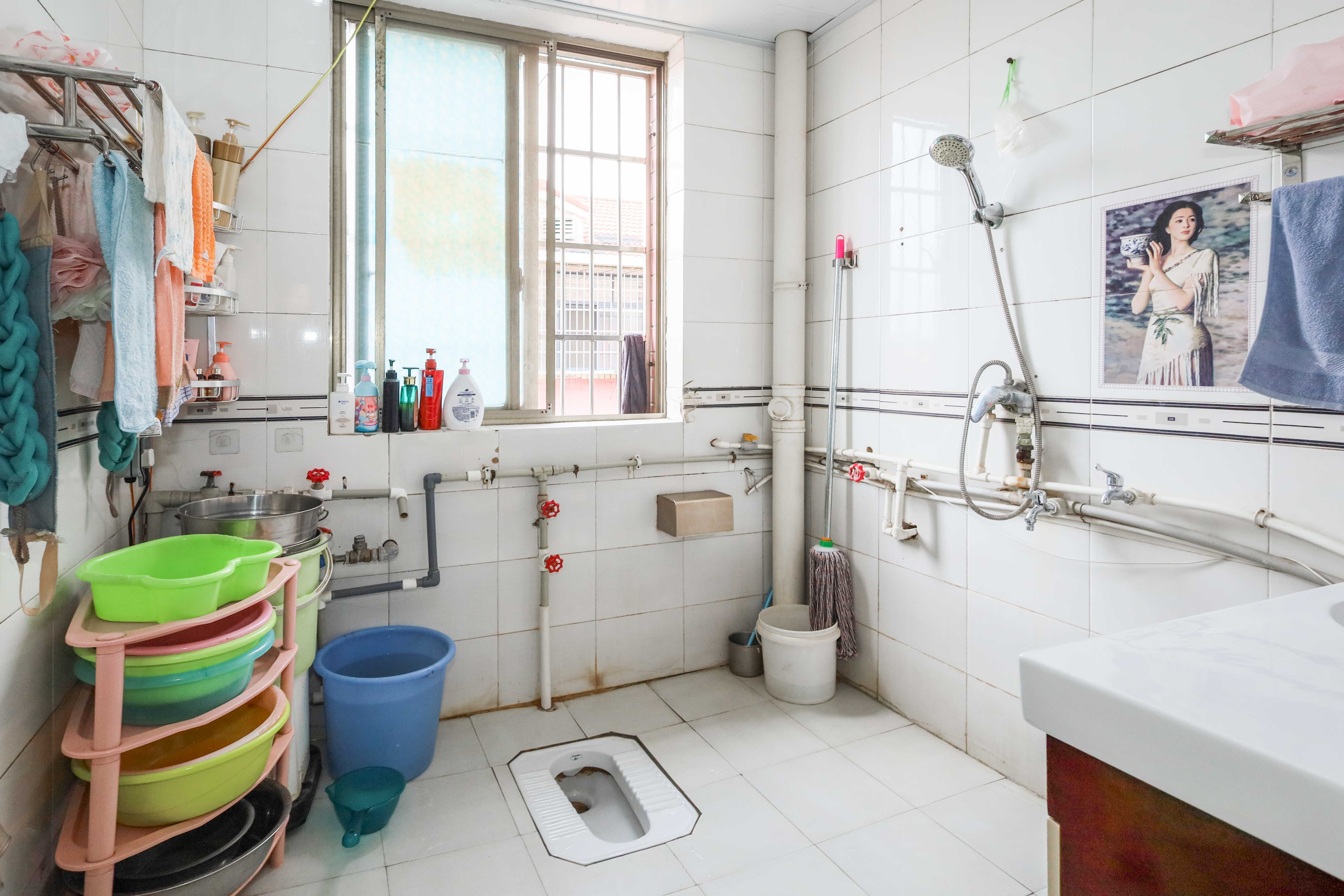 雷锋机电市场一期 3室2厅2卫 75.8万 雷锋机电市场一期 3室2厅2卫 75.8万卫生间