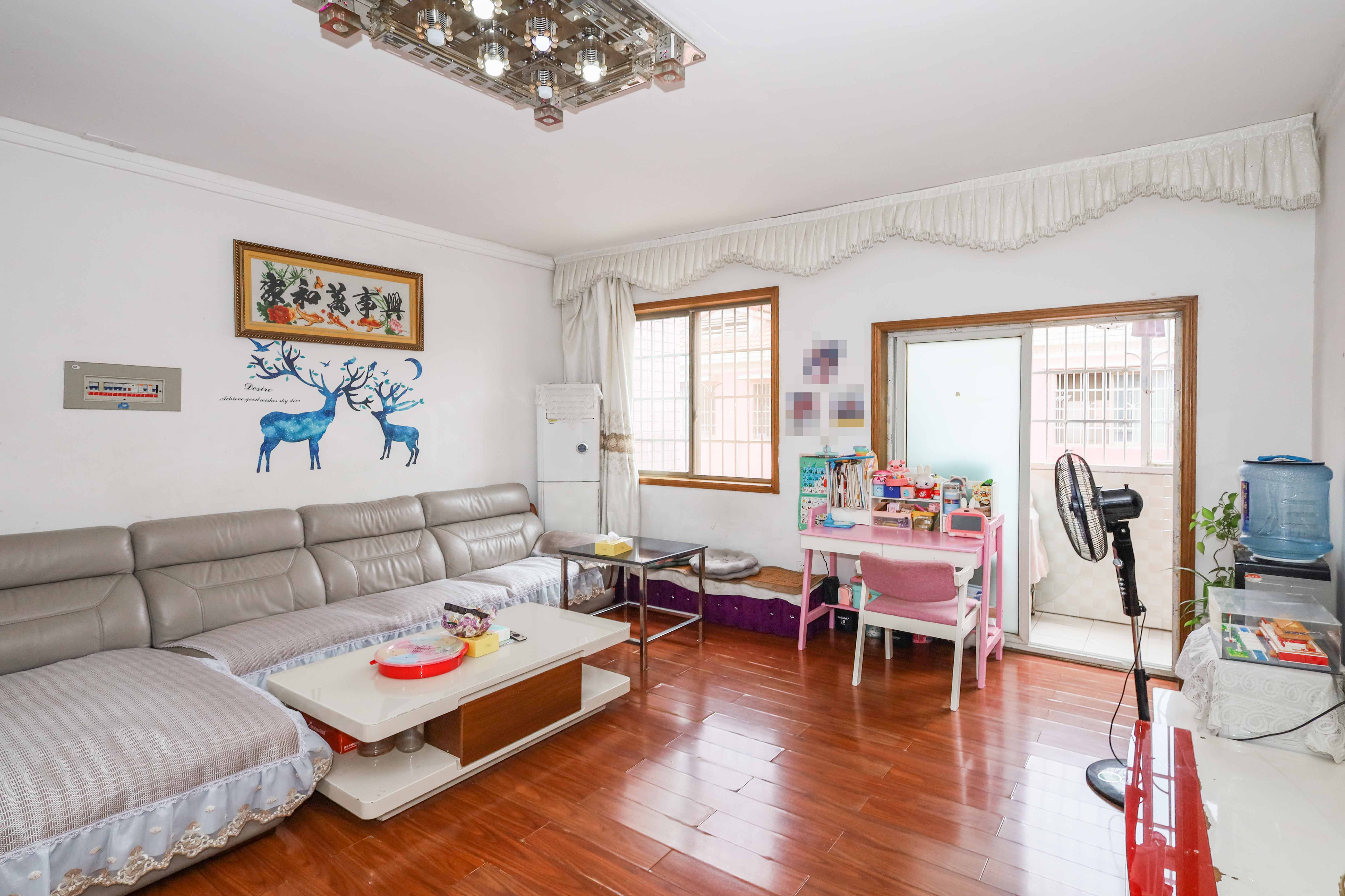 雷锋机电市场一期 3室2厅2卫 75.8万 雷锋机电市场一期 3室2厅2卫 75.8万客厅