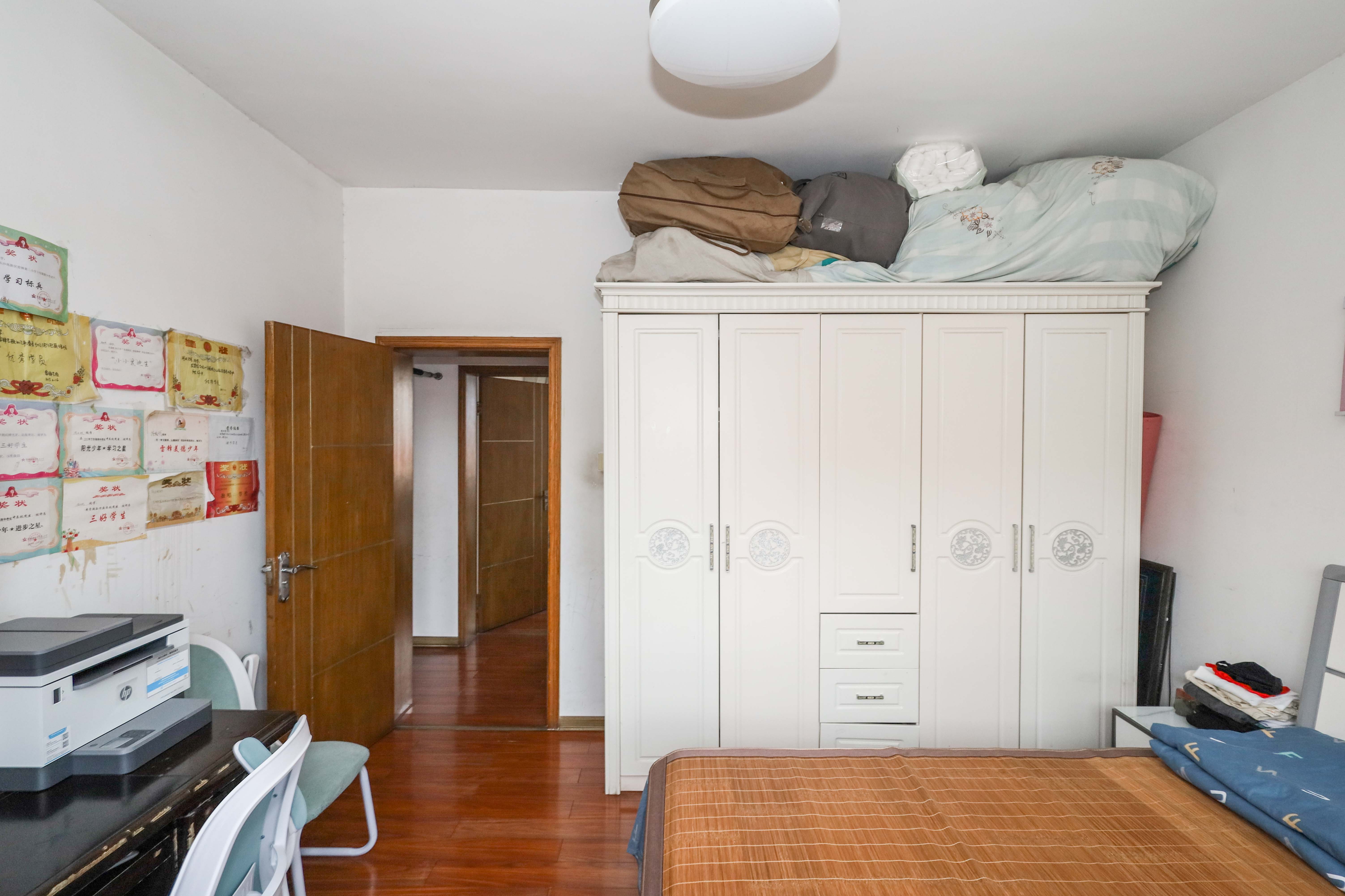 雷锋机电市场一期 3室2厅2卫 75.8万 雷锋机电市场一期 3室2厅2卫 75.8万卧室