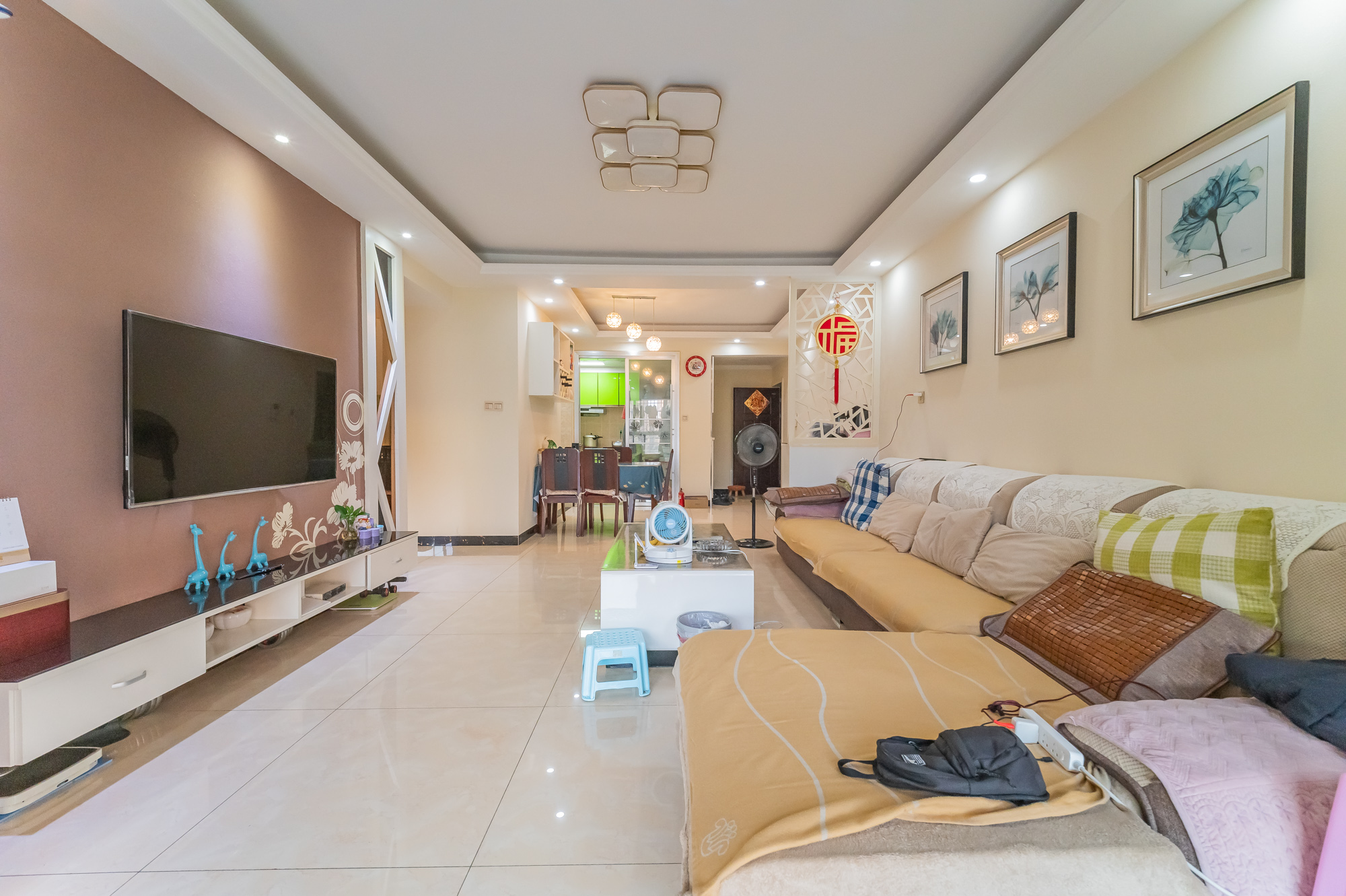 蓝山郡 2室2厅1卫 56.0万 蓝山郡 2室2厅1卫 56.0万客厅