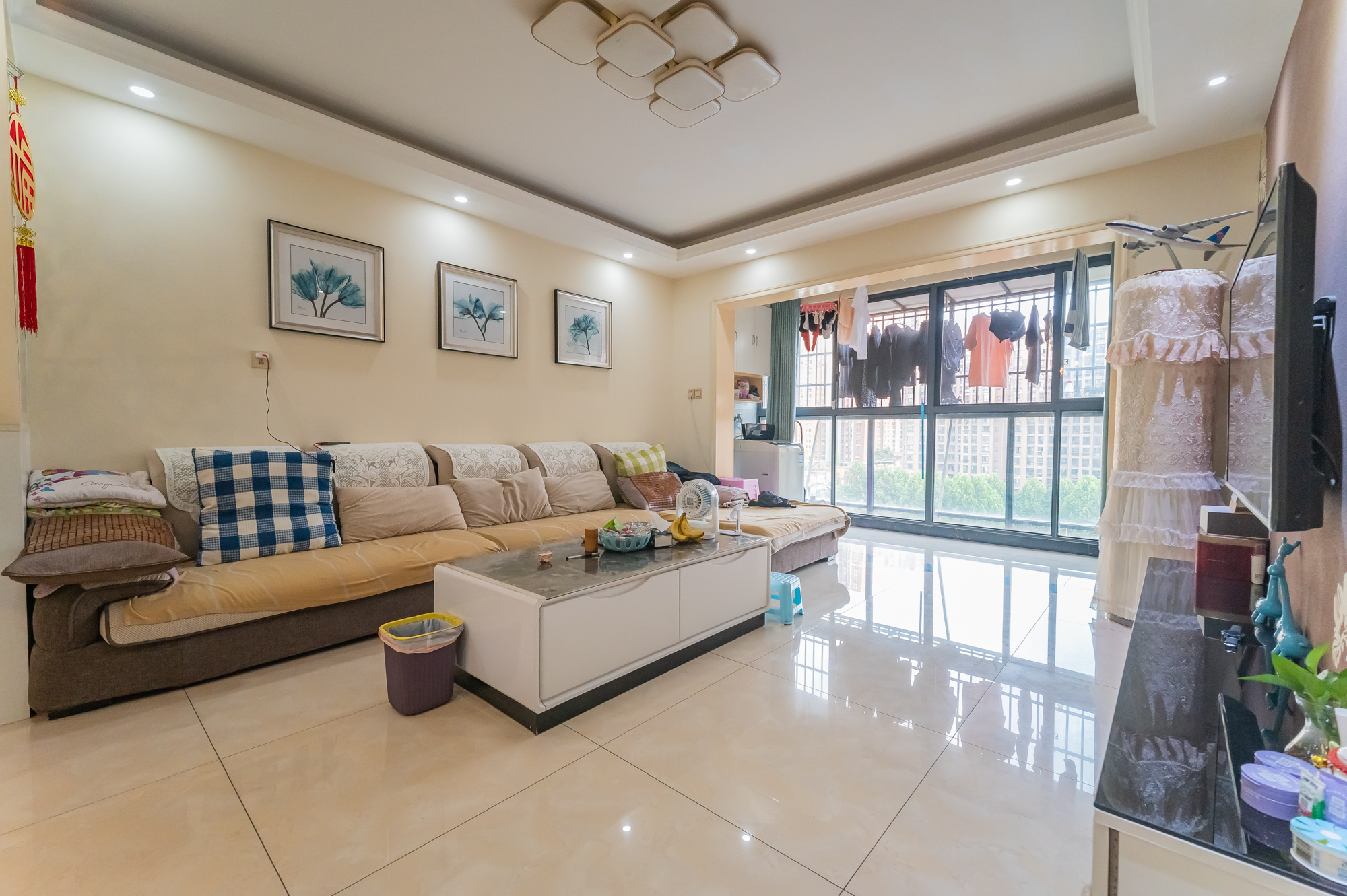 蓝山郡 2室2厅1卫 56.0万 蓝山郡 2室2厅1卫 56.0万客厅