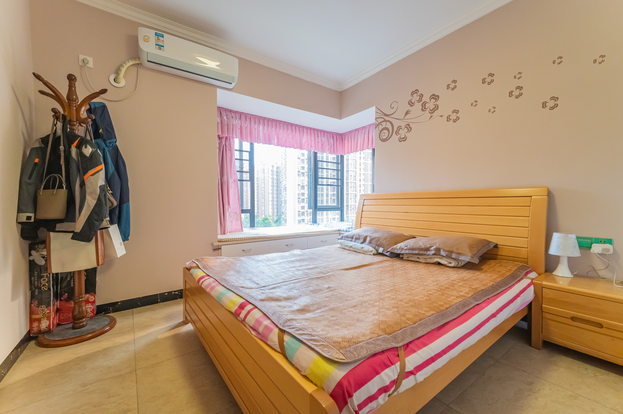 蓝山郡 2室2厅1卫 56.0万 蓝山郡 2室2厅1卫 56.0万卧室