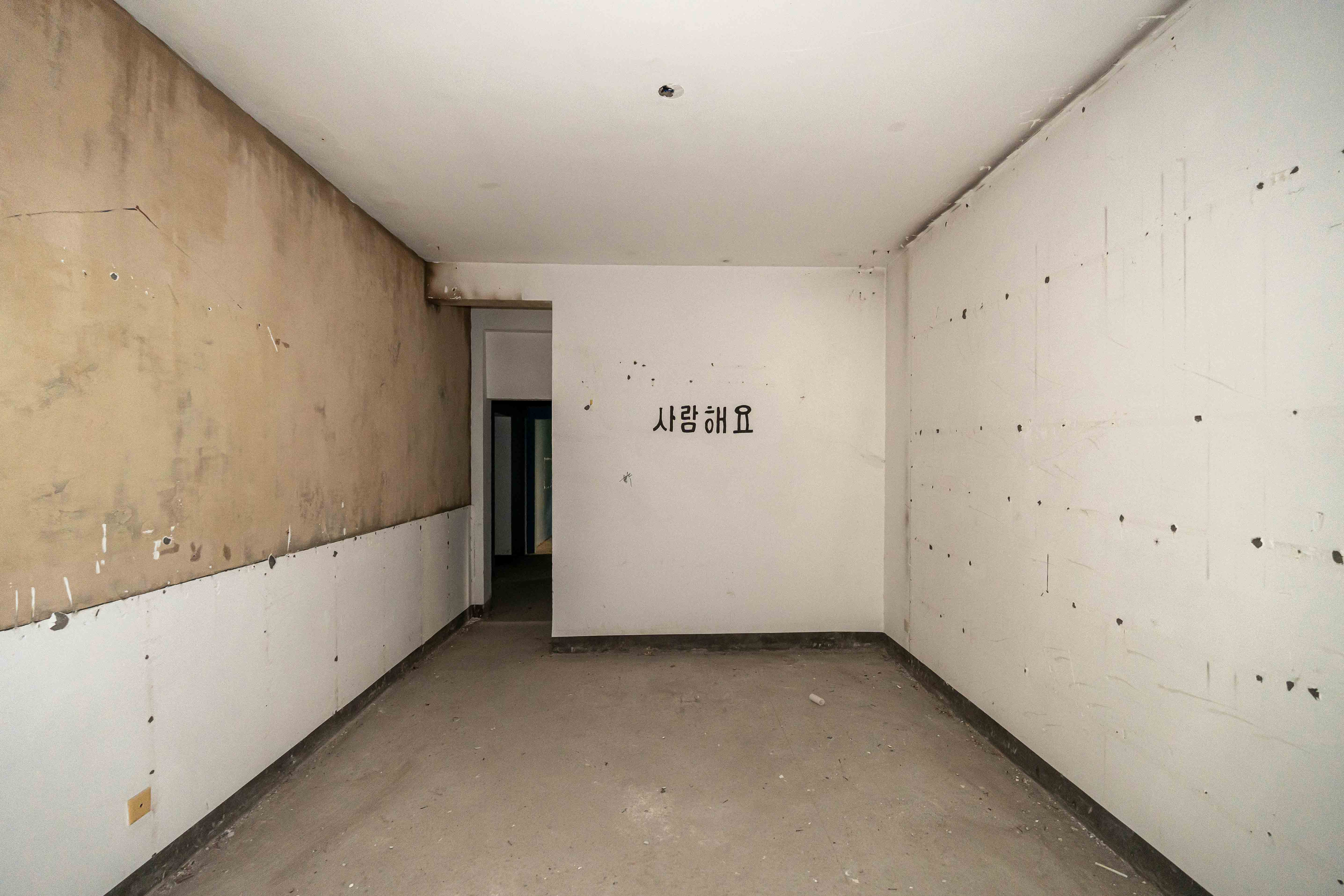 托斯卡纳  4室2厅3卫   348.00万卧室