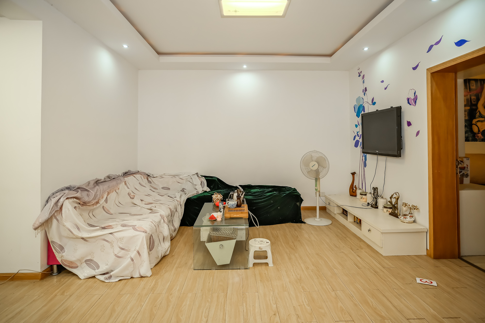 中南汽车世界  4室2厅1卫    58.0万 中南汽车世界  4室2厅1卫    58.0万客厅