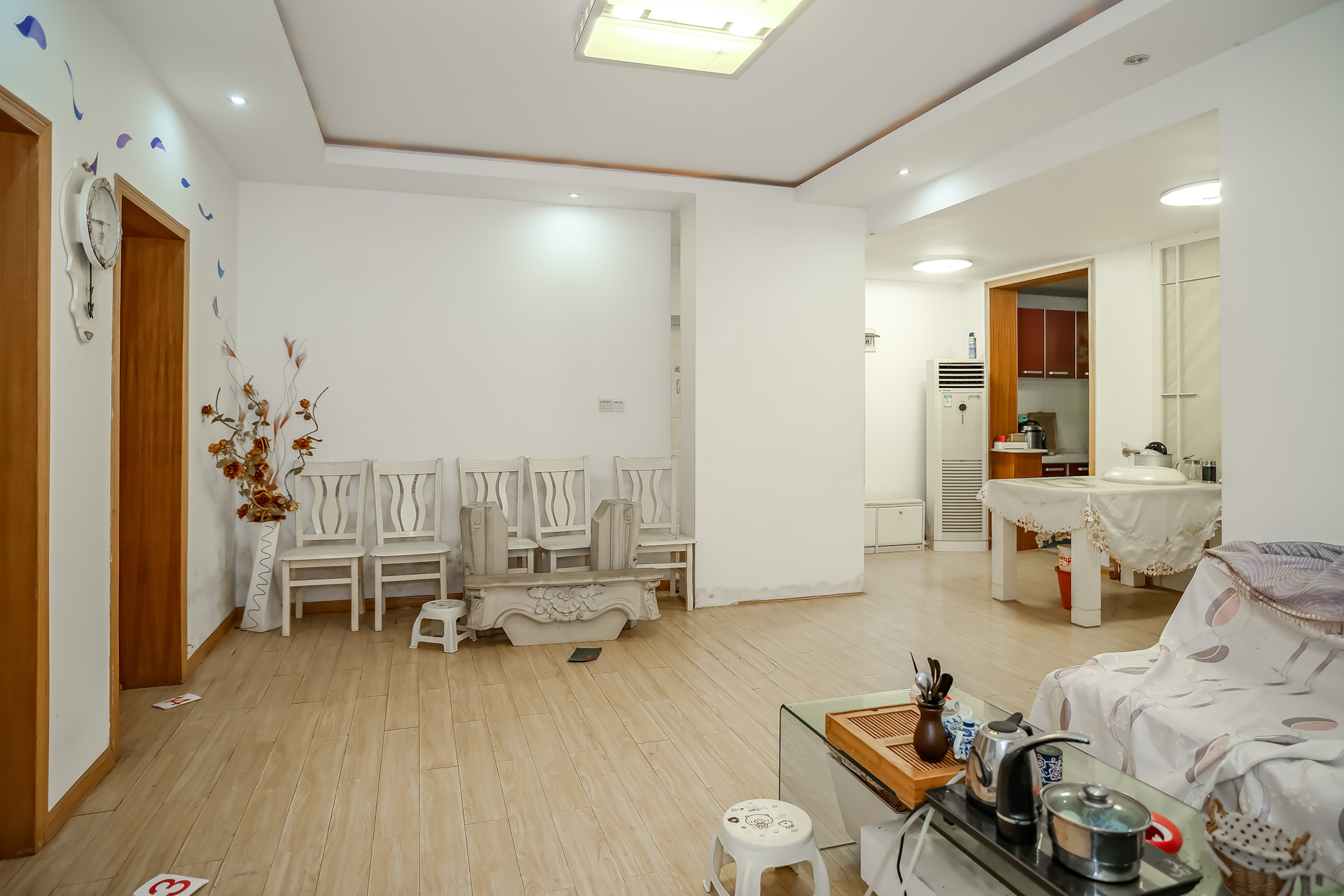 中南汽车世界  4室2厅1卫    58.0万 中南汽车世界  4室2厅1卫    58.0万客厅