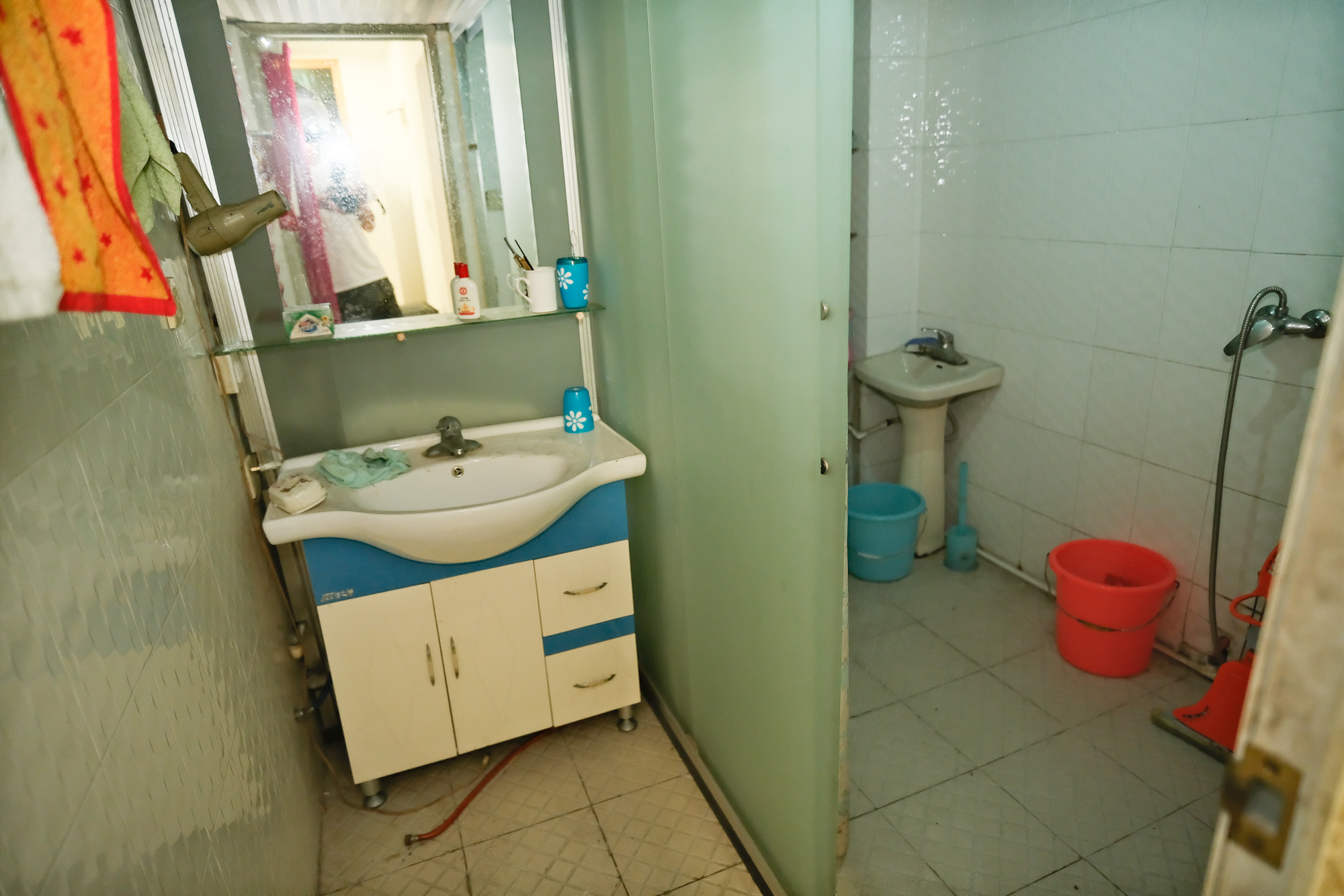 中南汽车世界  4室2厅1卫    58.0万 中南汽车世界  4室2厅1卫    58.0万卫生间