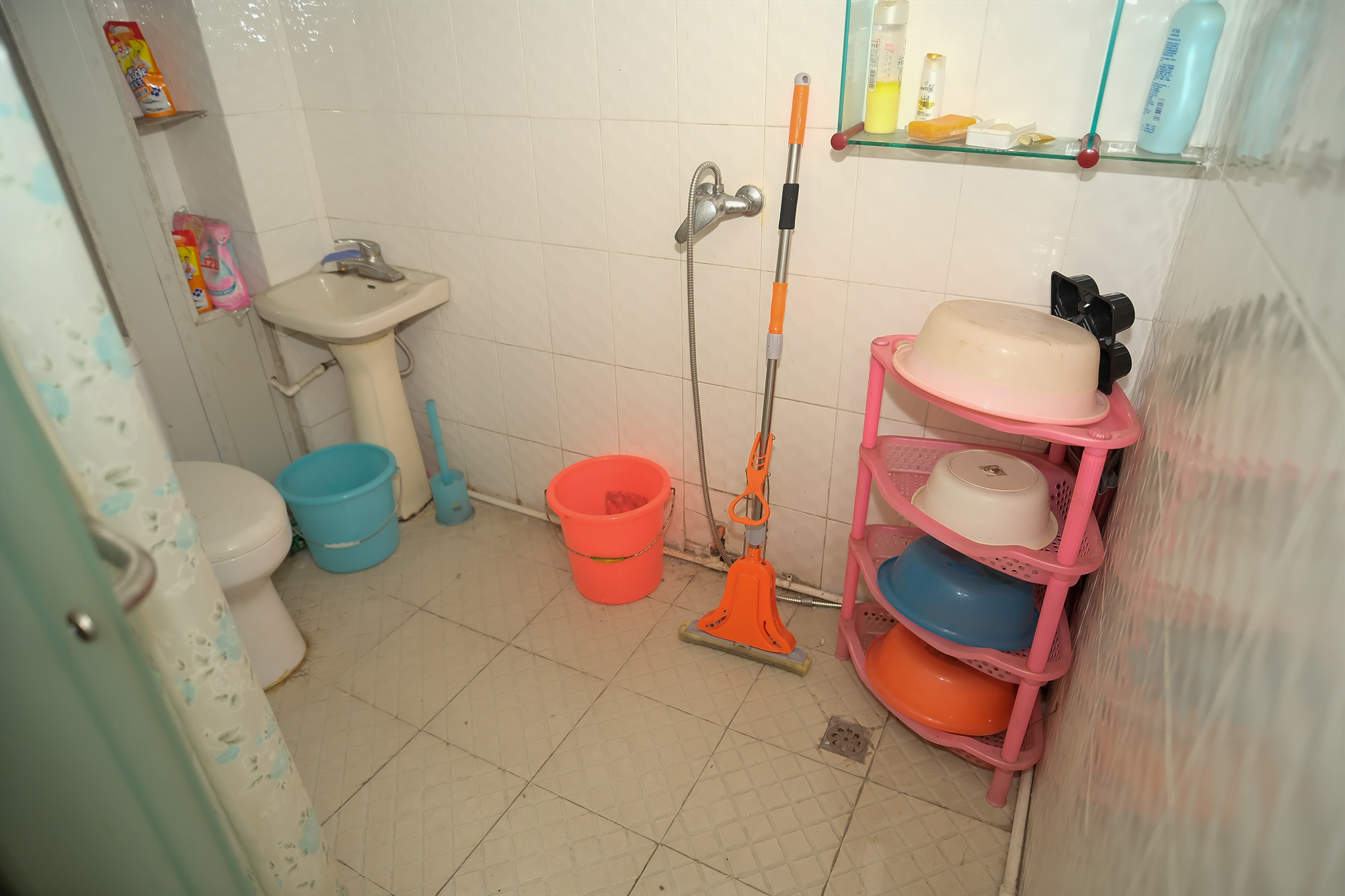 中南汽车世界  4室2厅1卫    58.0万 中南汽车世界  4室2厅1卫    58.0万卫生间