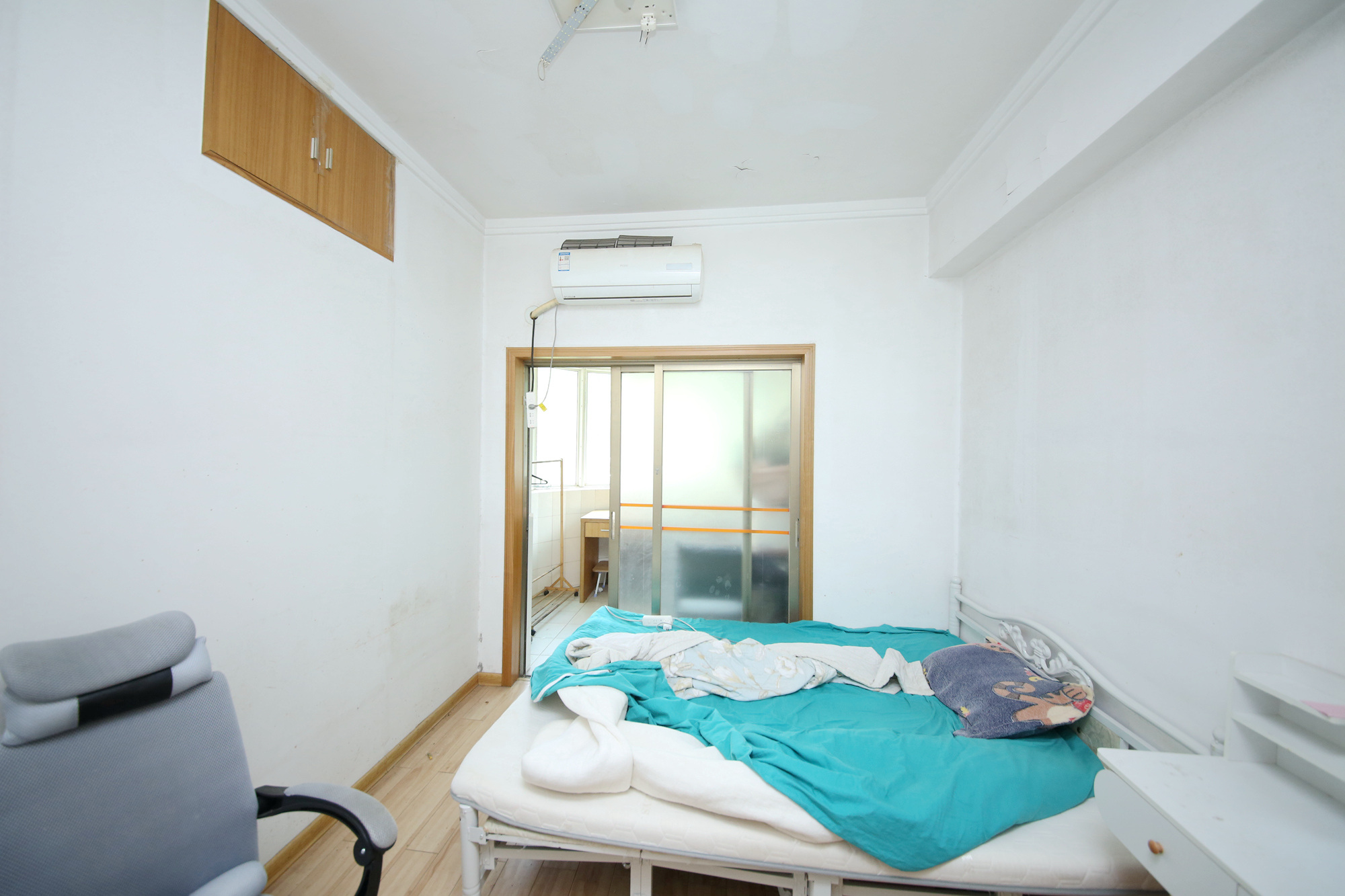 西南明苑  4室2厅2卫   128.00万卧室