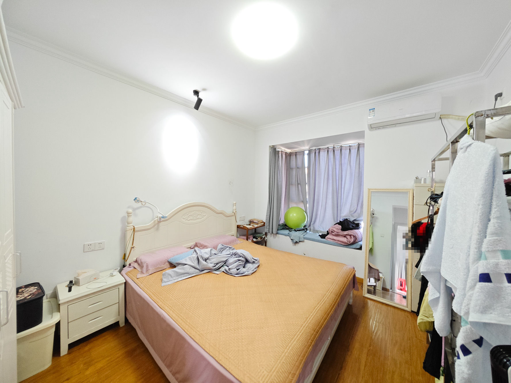 中建嘉和城  4室2厅2卫   132.00万卧室